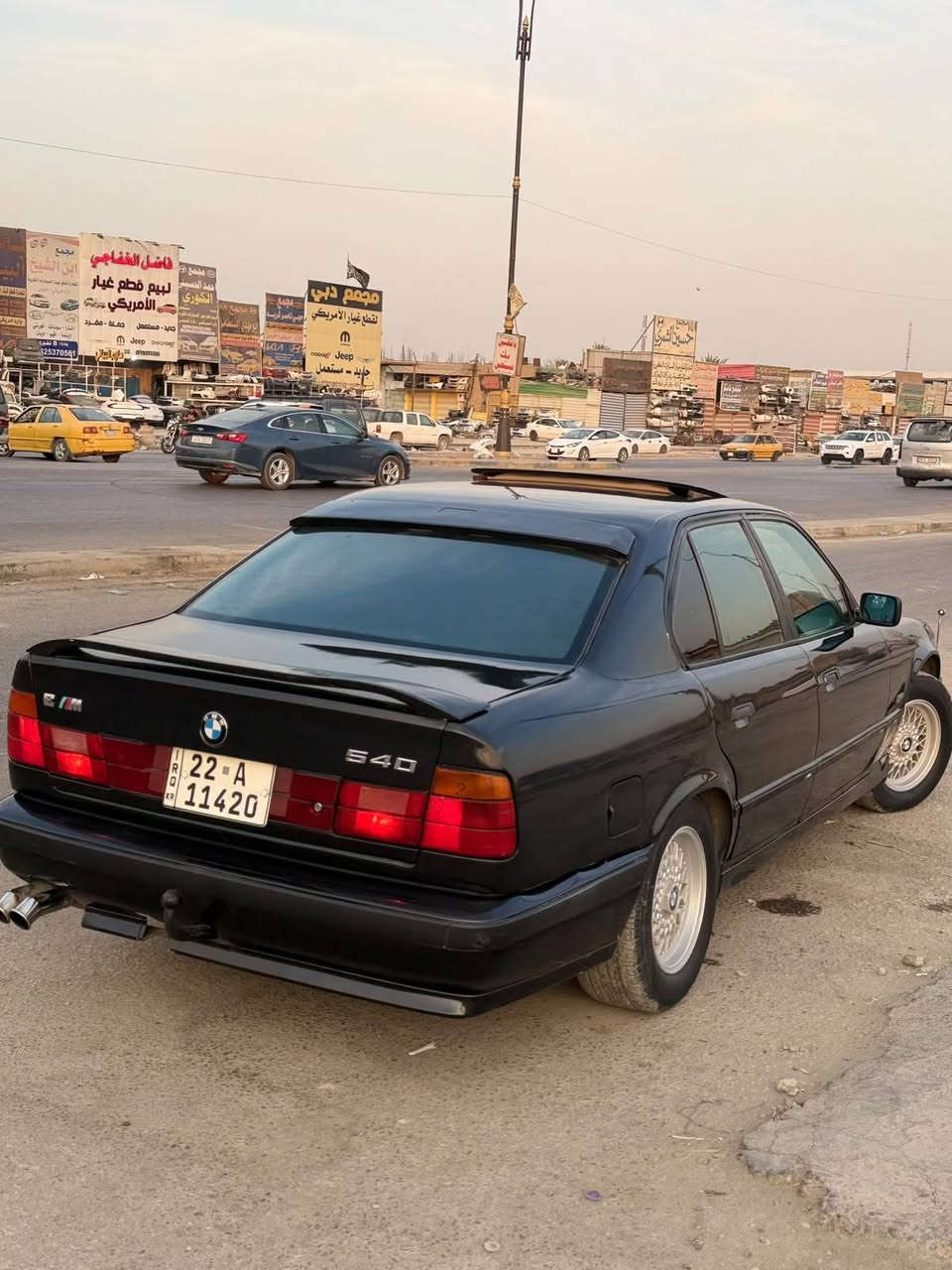 السلام عليكم بي ام دبليو موديل1993 حجم 540iاصل وفصل بليته وسنويه رقم أربيل الدولي بسمي سياره مكفوله من الضربه صبغ رش جماليه سياره مكينه كير حداديه تخم تاير كهربائيات كله شغال وجديد
المواصفات/
.سلايد روف طقتين
.كشن كهرباء
.كشن جلد
.دبل جكمجه
.التلفون الابلادي
.دبل ايرباك 
.منضومه زنون 
.دمام ابلادي
.الجرس ابلادي
.الون اسود كذاب 
والسياره جديد وخير من الله ابلاديه 
والشراي يتصل رجاً المايعرف قيمته اعبر المنشور
مكاني/بابل
رقمي/***********
السلام عليكم بي ام دبليو موديل1993 حجم 540iاصل وفصل بليته وسنويه رقم أربيل الدولي بسمي سياره مكفوله من الضربه صبغ رش جماليه سياره مكينه كير حداديه تخم تاير كهربائيات كله شغال وجديد
