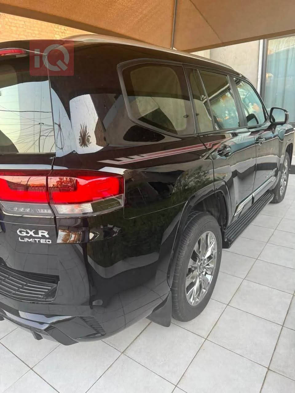 � للبيع تويوتا لاندكروزر GXR 2025
🔹 المواصفات:

* الموديل: 2025
* الفئة: GXR
* المحرك: 4.0 لتر
* عدد السلندرات: 6
* ناقل الحركة: أوتوماتيك
* نوع الوقود: بنزين
* المواصفات: خليجي
* اللون: أسود
* مادة المقاعد: جلد
* عدد المقاعد: 7
* الممشى: 13,000 كم
* اللوحة: بغداد، خصوصي

✨ أهم التجهيزات:

* كاميرا خلفية وأمامية
* كاميرا 360°
* حساسات وقوف
* فتحة سقف
* تبريد المقاعد
* تدفئة المقاعد
* مقاعد كهربائية
* ذاكرة المقعد
* تبريد الصندوق
* مثبت سرعة
* بصمة
* مصابيح LED أمامية
* مصابيح زينون أمامية
* صندوق كهربائي
* شاشة
* نظام صوت JBL
* 12 وسادة هوائية
* نظام ABS
* أندرويد أوتو
* أبل كار بلاي
* شاحن لاسلكي
* فرامل وقوف إلكترونية
* التحكم الإلكتروني بالثبات
* تحذير من الاصطدام الأمامي

💰 السعر: 72,000 دولار وقابل للتفاوض 

📍 بغداد

📞 للاستفسار والتواصل مع البائع ***********
