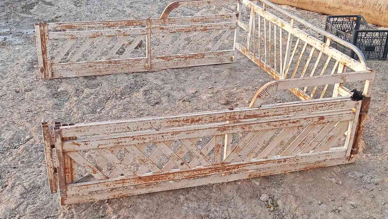 محجر دبل قمارة نضيف وشغل مرتب عوزه بس صبغ 

ودعامية خلفية مال تيوتا نضيفة بدون لا كسر ولا لحيم الاصلية الوزن الثقيل..
سعرهن.  ٢٠٠الف 
بالناصرية.***********
