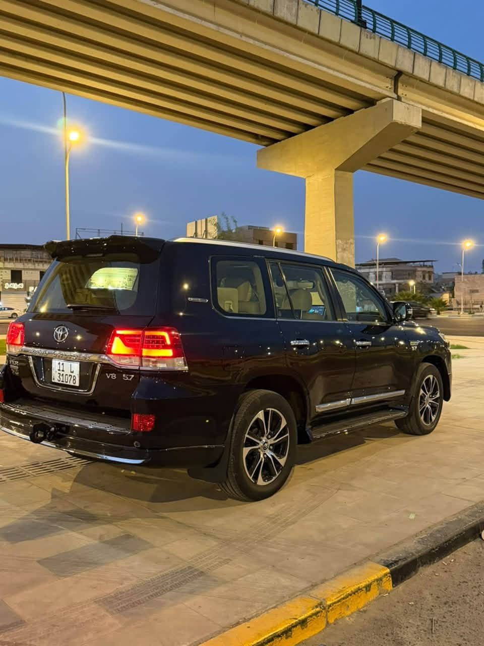 لاندكروز VXR • ٢٠٢١ • ماشي ٨٠ الف