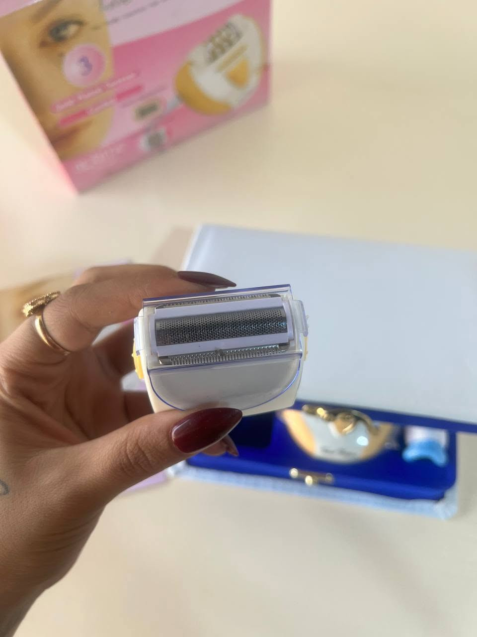 جهاز ازالة الشعر ماركة أوبتيما 🎀

☑ مواصفات الجهاز
✔️يحتوي على 36 قرصاً من الملاقط المطلية بالذهب لالتقاط أدق الشعيرات من الجذور.

✔️يمنح بشرة ناعمة لمدة تصل إلى 6 أسابيع.

✔️يتضمن ملحق حلاقة إضافي مخصص للمناطق الحساسة.

✔️يعمل بنظام سلكي (Corded) دون الحاجة للشحن أو البطاريات.

• ✔️يأتي مع حقيبة أنيقة وملحقات لحفظ الجهاز

***********
الرقم الحجز 🫶
