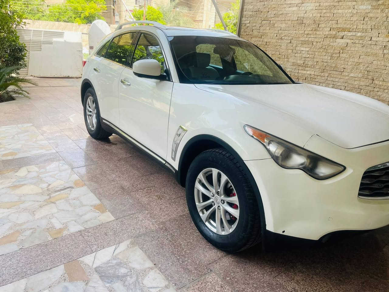 السلام عليكم عندي انفنتي 2011 fx امريكي لون صدفي مكفول من الصبغ ماعدا طخه بسيطه على كد شبر بالجاملغ الامامي والدعاميه صبغ محرك جديد شادلها مال حاويه تبريد ثلج بتاري جديد صدر جيد السيارة حلوه ومتعبك اتريد تحويل او وكالة اريدها 11500 وبيها مجال بسيط للستفسار *********** طبعا كلشي اكو بالسوك الجديد يفرق عن يرادله مصرف بغداد, العراق
