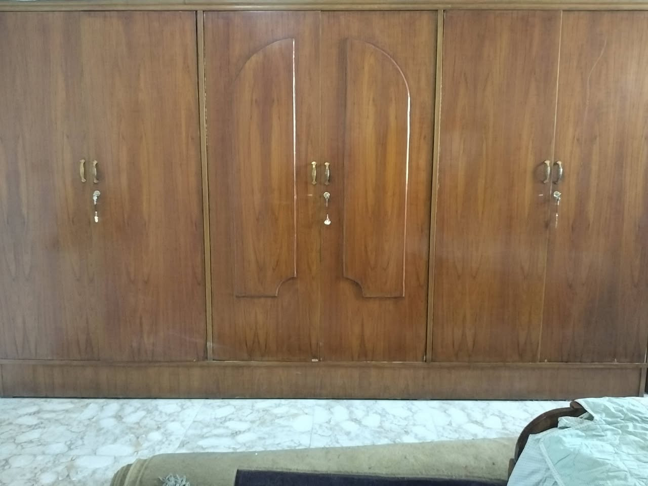 سلام عليكم غرفة اخشاب صاج نظيفة ست بوب الاتصال على هذا الرقم *********** واتساب
