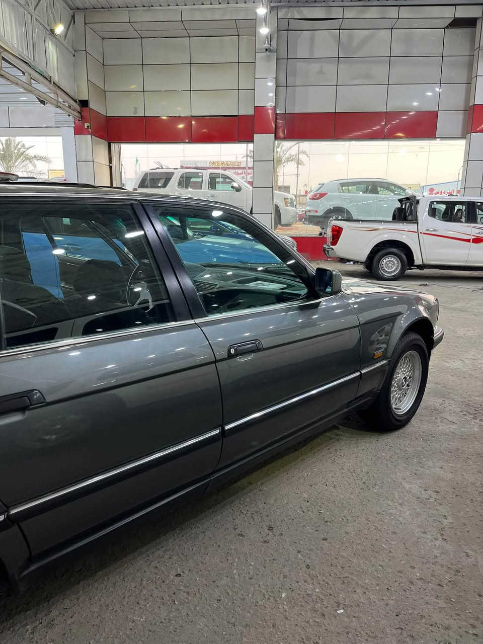 السلام عليكم من رخصت لادمن BMW1990 البيع السيارة صبغ جمالية السيارة جديدة بمعنة الكلمة مكينة كير خير من اللة حدادة من البجم الصندوك جديدة تخم تاير جديد تبريد شغال وشرط ثلج السيارة جاهزة برغي ما بيهة نقص السعر 65 $ تحويل يمتة ما تريد السيارة موجودة بلبصرة التواصل ***********

