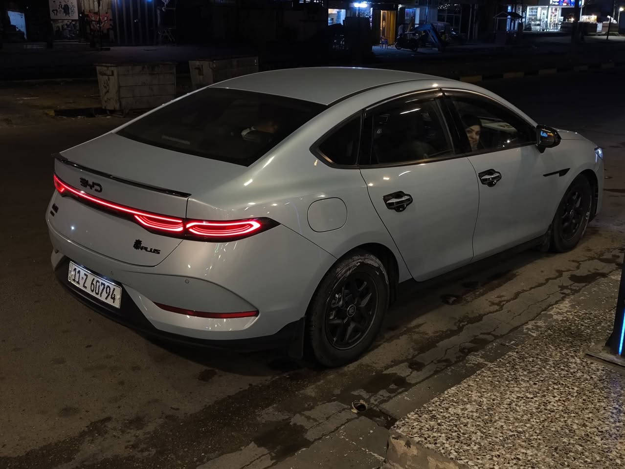 السلام عليكم للبيع او للمراوس BYD كن بلاص 2025 هايبرد  للبيع السياره طلعته
شاحنة اصلية مع كماليات وارضيات
ماشية 40الف  
مواصفات 
1 شاشه 
2 تحكمات استيرن 
3 مثبت سرعه
4 تشغيل عن بعد دخول ذكي 
5 بصمه 
الملاحضات 
طخا بداية البنيد و طخة خفيفة جاملغ امامي ودحجة جاملغ خلفي واصبع بداية باب خلف السائق لمعرفة التفاصيل
الاتصال ***********

السعر 120 ورقه وبيها مجال بسيط الشراي
