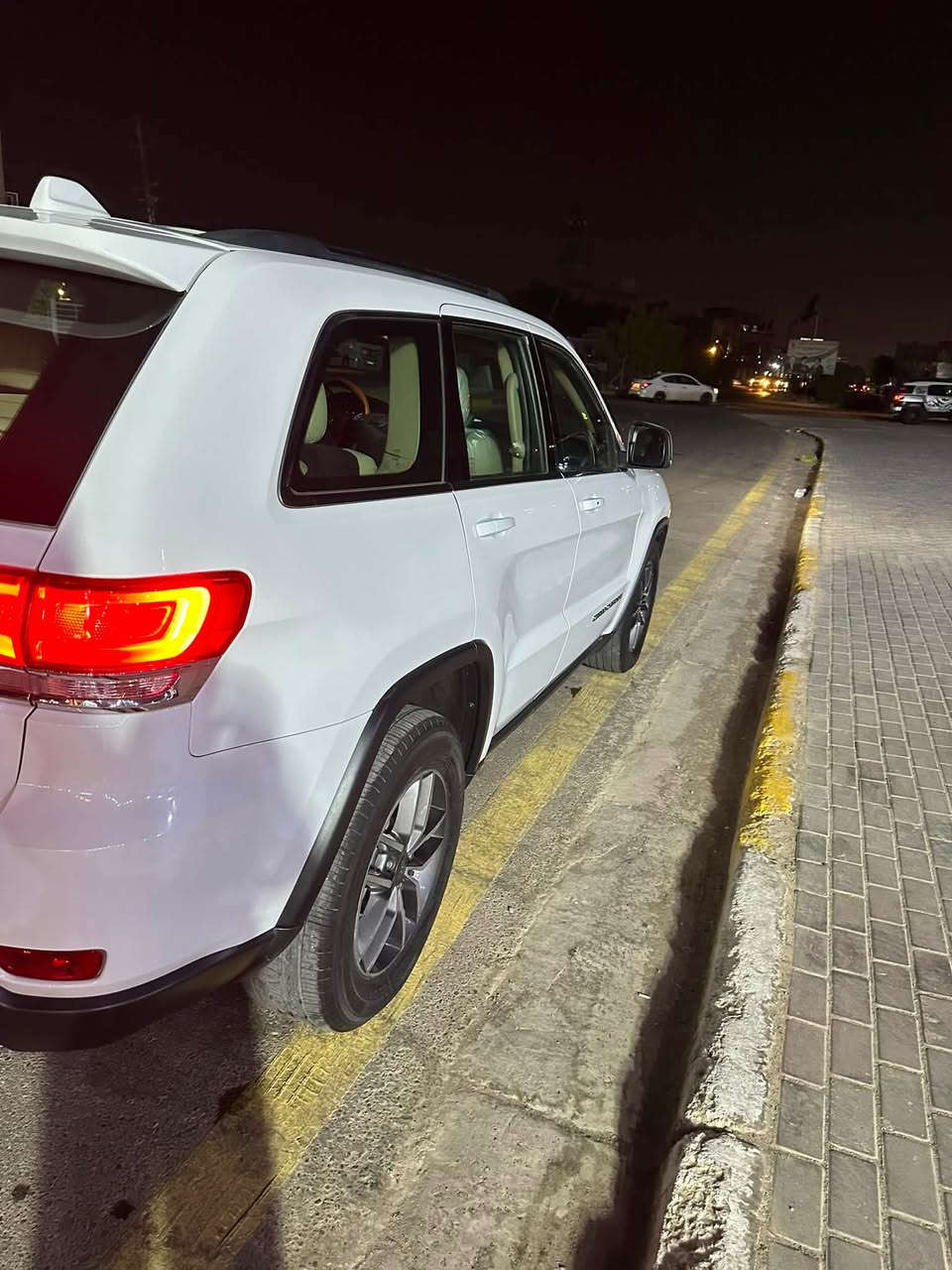 السلام عليكم للبيع
جيب لاريدو مديل 2019 خليجي

رقم بغداد الدولي باسمي تحويل ثاني يوم 
السياره بيها تبديل جاملغ وبنيد نفس الون وكاله 
السياره جديده بمعنى الكلمه مكفوله من البارد والصبغ 
كير ومكينه مكفولات 
فول مواصفات 1/1
رادارات امامي وجوانب ونقطه عمياء 
قياده الاليه وتحديد مسار 
حجم المحرك 3600
فتحه سقف سلايت روف 
تشغيل عن بعد
شفتات ستيرن
حساسات إماميه +خلفيه
بصمه تشغيل عن بعد 
سستم صوت 12 سماعه 
قطعتين تبريد 
مقاعد جلد بيجي+ كشنات كهرباء 
كشن خلفي تدفى
مري شفط 
مري قلاب ويه الR
كامره خلفيه دواره 
استيرن كهرباء 
تحكم ستيرن (جهتين امامي+ جهتين خلفي)
نظام سبورت 
نظام اقتصادي
لايت عدسه زنون يصعد وينزل 

الممشى90 الف
السياره جاهزه من كلشي 

السعر230 وبيها مجال 
مكان السياره بغداد البلديات

للاستفسار اكثر 
***********
