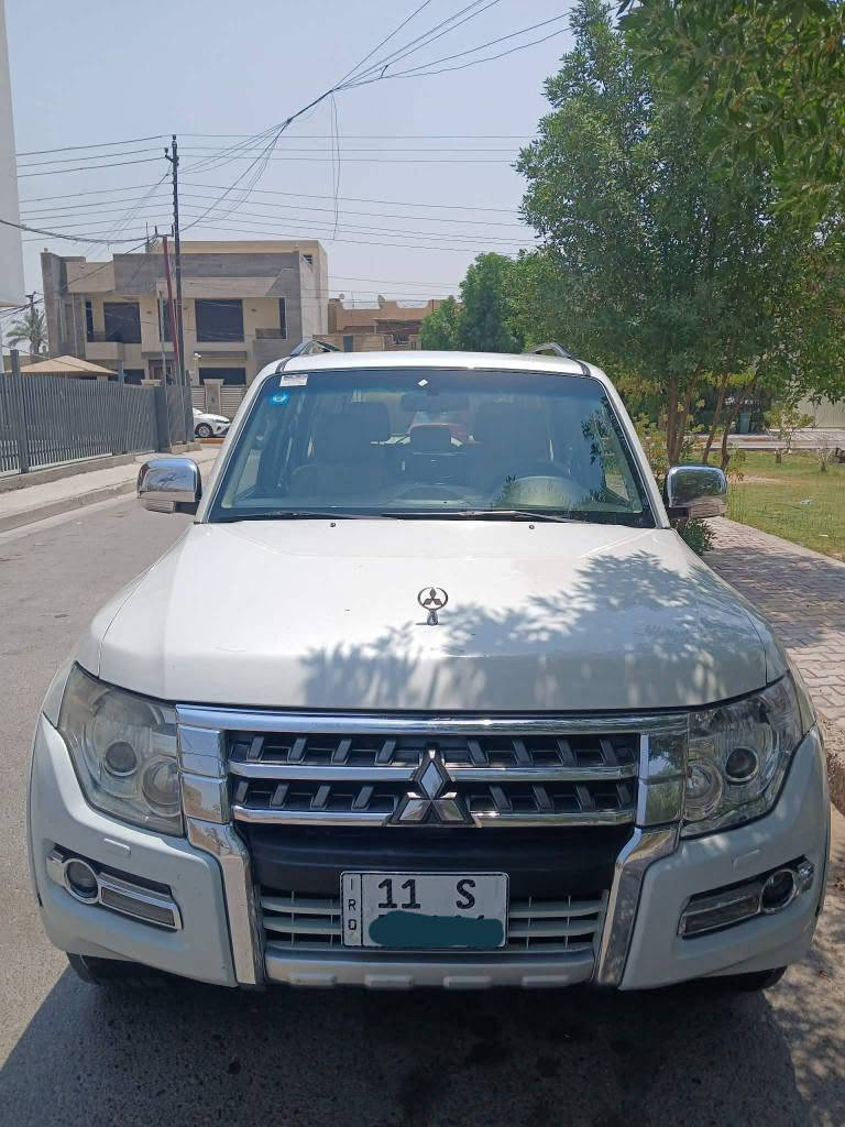 السلام عليكم باجيرو موديل 2010 حبتور محرك 6سلندر 3500 كير محرك على وضع الشركة سياره مكفوله من الضربه والصبغ والتبديل السونار مرفق بالمنشور ماشيه ١٤٣ فتحة كشنات جلد حاكيه زراك لايت كشنات كهرباء شاشه حجم كبير كامره ٧راكب ٣قطع تبريد مري شفط دفع رباعي ٥ويل كب ثلاجه بالجكمجه حساس خلفي لايت زنون اصلي تخم تاير جديد دمام خلفي صدر خلفي امامي جديد رقم بغداد بسمي الجديد سياره كلش جديد السعر ١٣٠ اوبيها مجال *********** بغداد, العراق
