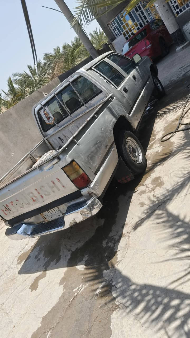 سلام وعليكم مستوبيشي مديل94 مكينه سوناته جديده كير  عادي السياره جاهزه وحلوه شاصي شرط مكفول رقم ميسان تحويل ثاني يوم السعر ٢٧ وبيه مجال مكاني البصره القرنه بني منصور وشراي يتصل عله رقم ***********
