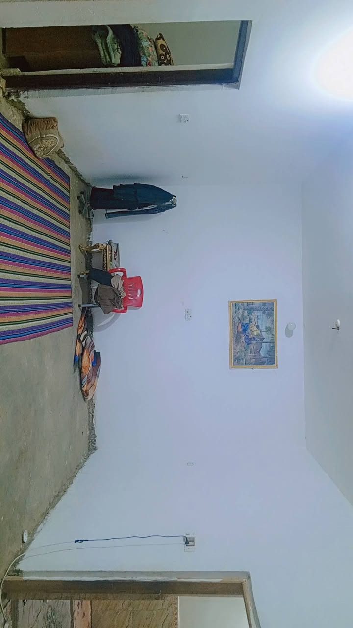 السلام عليكم عندي بيت حكومي مساحته 200 حي الزهراء قرب مجمع السوري  فرق قطعه بينه وبين الركن البيت بي غرفتين وصاله واستقبال ومطبخ وترك داير البيت وحديقه وكراج السعر على الخاص اتصل وبيك خير وتدلل ***********
