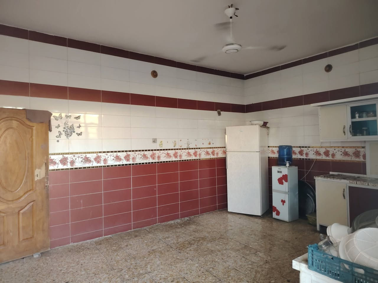 بيت للبيع مساحه ٣٠٠ العنوان كرغولية سايد الواحد شارع البزل قرب البانزين خانة الاستفسارالاتصال ع رقم او واتساب ***********  السعر 100 وبي مجاال
