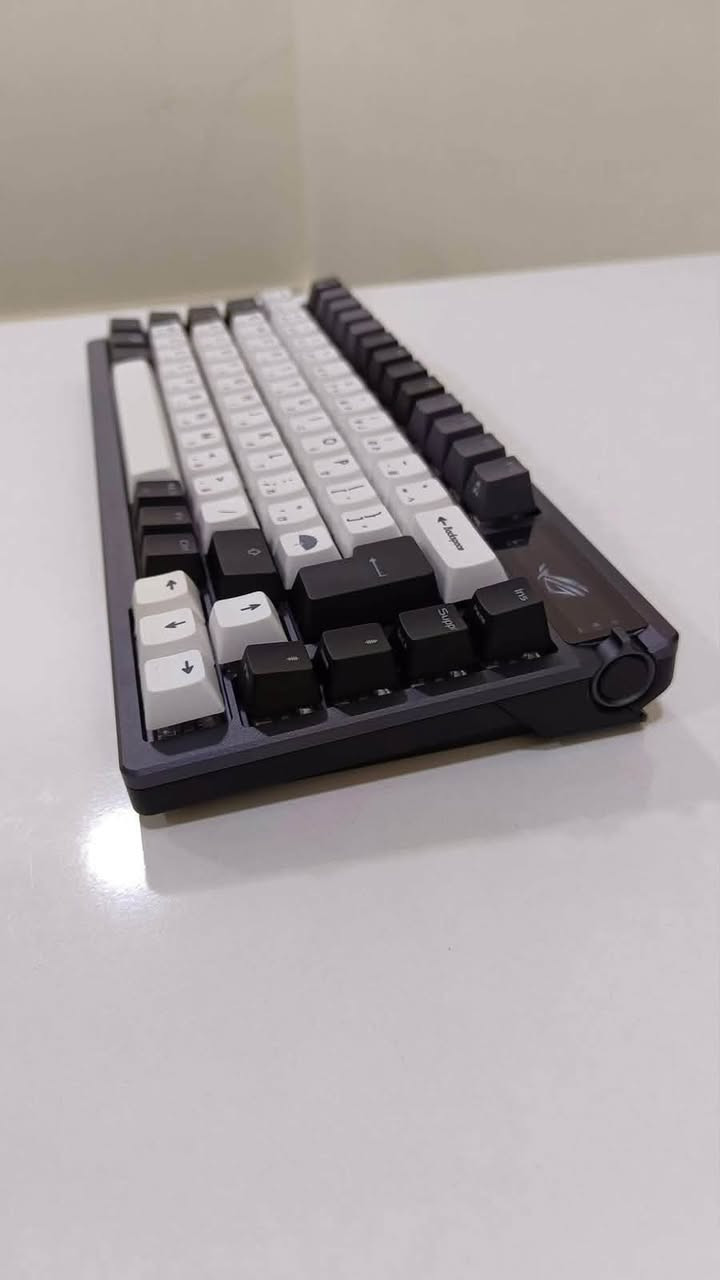 السلام عليكم من رخصة الادمن
كيبورد للبيع  asus rog azoth 
الكيبورد جداً نضيف وزلغ واحد مابي استخدام شخصي وجداً محافظ علية
السعر 280 وبي مجال
للاستفسار اكثر خاص
