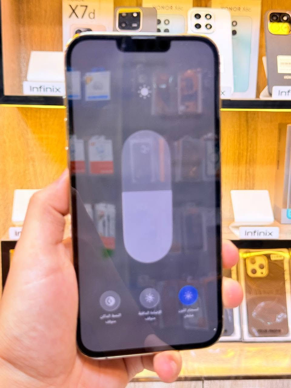 أيفون13 برو ماكس ذاكره  256 لون مميزبطاريه 92  ممبدل بي شي مكفول اعتبره فاتحه بيدك من كارتونه مع ضمان5ايام نضافه 100‎%‎ كامل ملحقاته  وتر بروف عل حاسبه كله نورمل
⭕️ ومتوفر اقصاد رافدين منصه⭕️
 مكاني بغداد البياع شارع 13 مركز الريس للموبايل
السعر 750  الف
أيفون13 برو ماكس ذاكره  256 لون مميزبطاريه 92  ممبدل بي شي مكفول اعتبره فاتحه بيدك من كارتونه مع ضمان5ايام نضافه 100‎%‎ كامل ملحقاته  وتر بروف عل حاسبه كله نورمل

نص مكتوب في الصور:
- 12:11 حالة البطارية والشحن كما هو الحال مع البطاريات القابلة لإعادة الشحن، بطارية الهاتف قابلة للاستهلاك وتصبح أقل فاعلية مع الوقت. معرفة المزيد... الحد الأقصى للقدرة 92% هذا قياس لققدرة البطارية مقارنة بقدرتها عندما كانت جديدة. قد تتسبب القدرة المنخفضة بتقليل ساعات الاستخدام بين عملية الشحن والأخرى. أقصى قدرة للأداء ستساعد الأنظمة المضمنة في النظام والمكونات في تخفيف آثار الأداء التي قد تلاحظها أثناء التقدم الكيميائي في عمر بطارية iPhone. شحن البطارية المحسن للحد من استنزاف عمر البطارية، يتعلم الـ iPhone من عادات الشحن اليومية، بحيث ينتظر ولا يتجاوز 80% حتى يحين موعد حاجتك إلى استخدامه. الشحن بالطاقة النظيفة في منطقتك، سيحاول iPhone التقليل من البصمة الكربونية من خلال انتقاء وقت الشحن الذي تتوفر فيه كهرباء بأبعاثات كربونية منخفضة. يتعلم iPhone من عادات الشحن اليومية، بحيث لا يشحن بالكامل حتى يحين موعد حاجتك إلى استخدامه. معرفة المزيد...