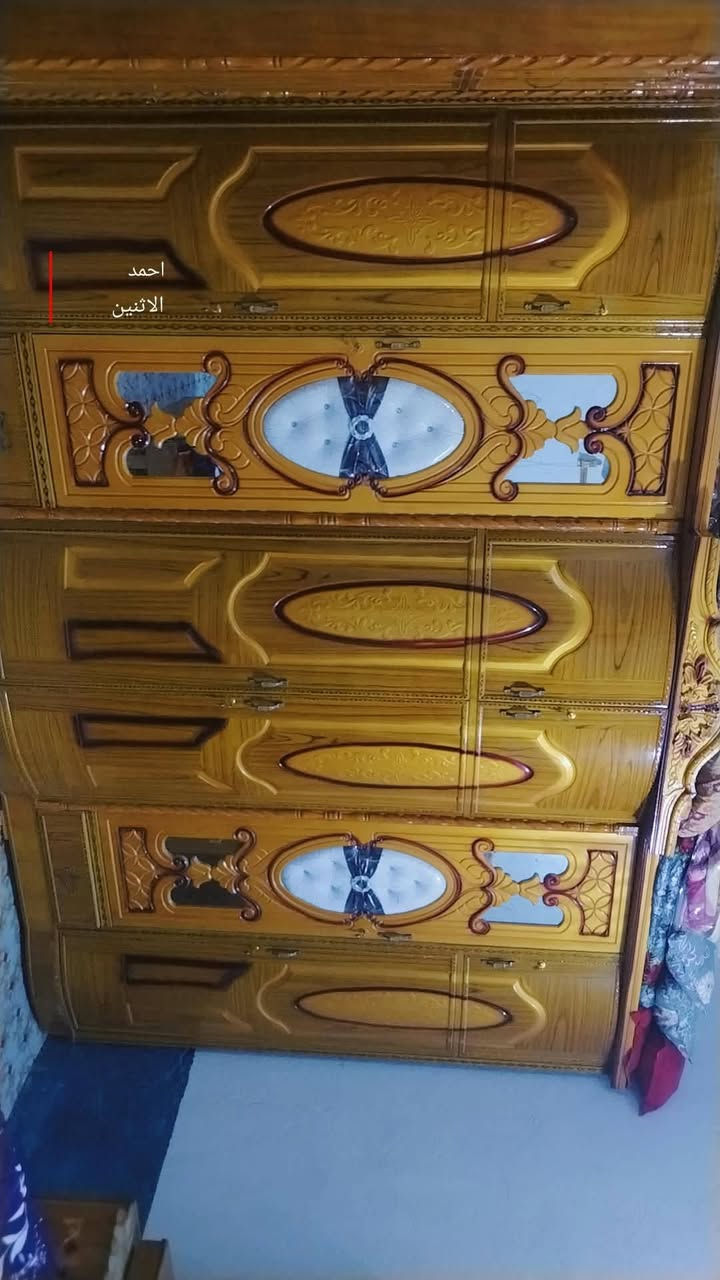 السلام عليكم للبيع غرفه نظيفه مستخدمه شيء قليل ب 850 بالنجف طريق يا حسين ***********
