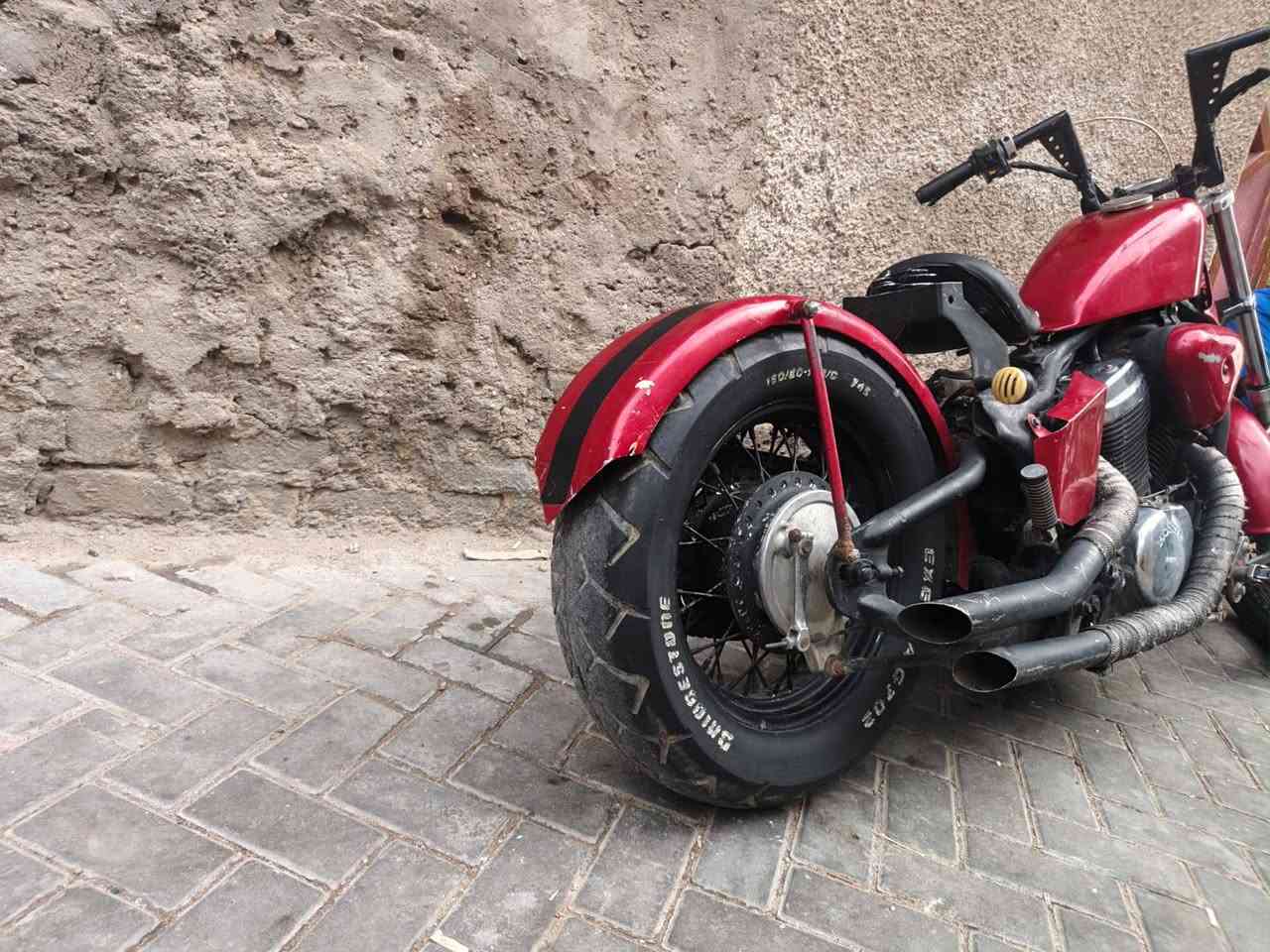 السلام عليكم  اخي العزيز.   دراجه هارلي ستد ببر 400 مديل 2001   دراجه كلش حلوه ونصبته مخيفه بل شارع.         دراجه كهربايت شغاله مم لايتات وشاير خلفيه دراجه عوزه اشوه ترتيب اوني امنت تعبان بيه قبل فتره ادامه مسويله (وراق فقط بيع وشره ) ملاحضه اسعر 1225 بيه مجال فقط الشراي *********** الواتساب حاب ينتصل (مكاني بغداد)
