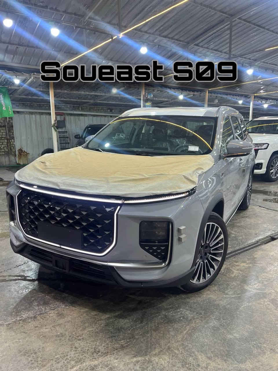 ‎⁨ ⁨ ⁨ ⁨ ⁨ ⁨ ⁨ ⁨ ⁨ ⁨ سوئيست S09 2.0L LUXURY

‎الموديل: 2026 (خليجي)
‎العداد: صفر كيلو متر
‎المحرك: 4 أسطوانات L2.0 تيربو 254 حصان حقن مباشر
‎عزم الدوران (نيوتن-م): 390
‎ناقل الحركة: اوتوماتيكي دبل كلاتش من 7 سرعات
‎استهلاك الوقود: 8.1 لتر لكل 100 كم

‎الضمان الأساسي: 6 سنوات أو 200,000 كم (أيهما أولا)
‎ضمان المحرك: 10 سنوات أو 1،000،000 كم (أيهما أولا / للمالك الأول)

السعر 32.400.000 مليون دينار عراقي (بدون رقم)

‎المواصفات:
‎*عدد صفوف المقاعد 3 (7 ركاب)
‎*إطارات قياس 20 إنچ
‎*فتحة سقف بانوراما 1.1م
‎*شاشة عرض ترفيهية قياس 15.6 إنچ
‎*شاشة عدادات رقمية قياس 10.25 إنچ
‎*كاميرات محيطية 540 درجة
‎*حساسات أمامية
‎*حساسات خلفية
‎* مثبت سرعة مع رادار تفاعلي
‎*نظام مراقبة النقطة العمياء
‎* نظام المساعدة للبقاء في المسار
‎*نظام الكبح التلقائي في حالة الطوارئ
‎*نظام تحذير الاصطدام الامامي والخلفي
‎*نظام القيادة شبه الذاتية
‎*نظام تحذير مغادرة المسار
‎*نظام التحكم بنزول المنحدرات
‎*نظام الفرامل الأوتوماتيكي Autohold
‎*نظام ابل كار بلاي واندرويد أوتو لاسلكي
‎*نظام صوتي متطور من 8 سماعات عالية الجودة
‎* نظام اوامر و تحكم صوتي
‎*مقصورة الركاب من الجلد الفاخر
‎*مقعد السائق والراكب كهربائي
‎*مقاعد السائق والراكب مدفئة
‎*مقعد السائق والراكب مبرده
‎*إنارة محيطية
‎*إنارة ترحيبية
‎*عتبات الأبواب مضيئة
‎*مصابيح أمامية أوتوماتيكية LED مع مصابيح نهارية
‎*صندوق كهربائي
‎*نظام التحكم الذكي بالإنارة العالية
‎*المرايا الجانبية قابلة للطي كهربائياً ومدفئة
‎*نظام تكييف ثلاثي المناطق مع تحكم مستقل للمقاعد الخلفية
‎*فتحات مكيف هواء مستقل للصف الثاني والثالث
‎*فلتر تنقية الهواء (N95)
‎* نظام تنقية الهواء PM2.5 مع شاشة
‎*دخول ذكي (بصمة)
‎*تشغيل عن بعد
‎*خاصية إغلاق الشبابيك وفتحة السقف عن بعد
‎*شاحن هاتف لاسلكي سريع
‎*ماسحات الزجاج الامامي مع حساس للمطر
‎*مسند الذراع الوسطي مع ثلاجة
‎*وضعيات قيادة متعددة
‎*نظام مراقبة ضغط الاطارات
‎*وسائد هوائية امامية وجانبية عدد 6

‎للمراجعة والاستفسار:

☎️***********

☎️***********

☎️***********

#معرض_الفرقان_لتجارة_السيارة
#بغداد_الكريعات_نهاية_شارع_الوقف
