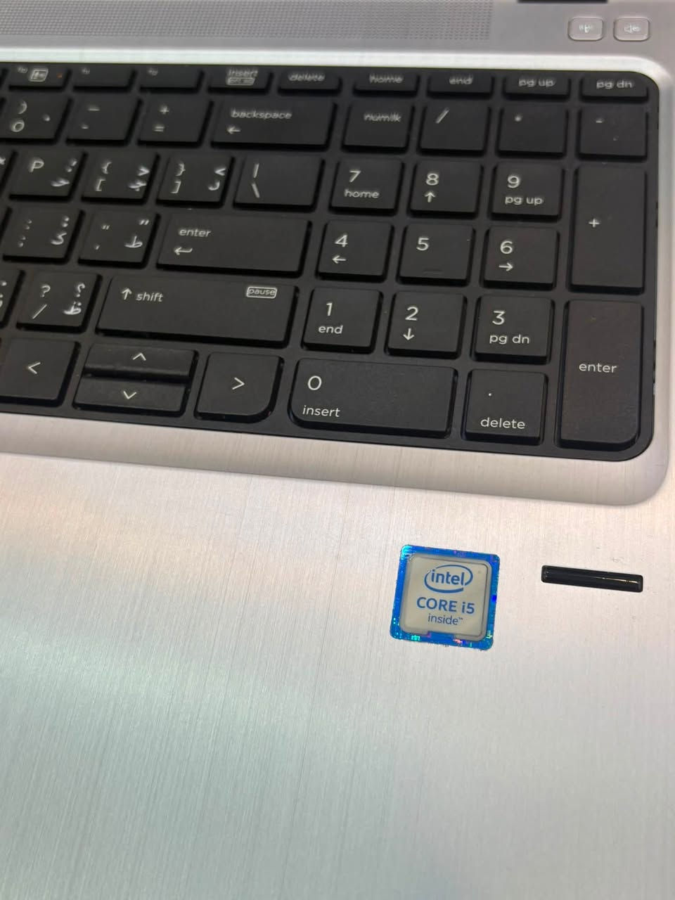💻 لابتوب HP ProBook 450 G3 للبيع
 المعالج : Intel Core i5-6200U (الجيل السادس)
 الذاكرة العشوائية (RAM): 8GB DDR3
 التخزين (Storage): 256GB SSD (سريع جداً في التجميع والأداء)
 كرت الشاشة (GPU): Intel HD Graphics 520
 الشاشة: 15.6 بوصة

 الحالة: شغال وبحالة ممتازة ومناسب جداً للدراسة، الأعمال المكتبية، والتصفح.

(السعر: 325) ألف دينار و بيها مجال 
(مكان التواجد: بغداد و يوجد توصيل جميع المحافظات)
للتواصل: على الرقم ( *********** )
