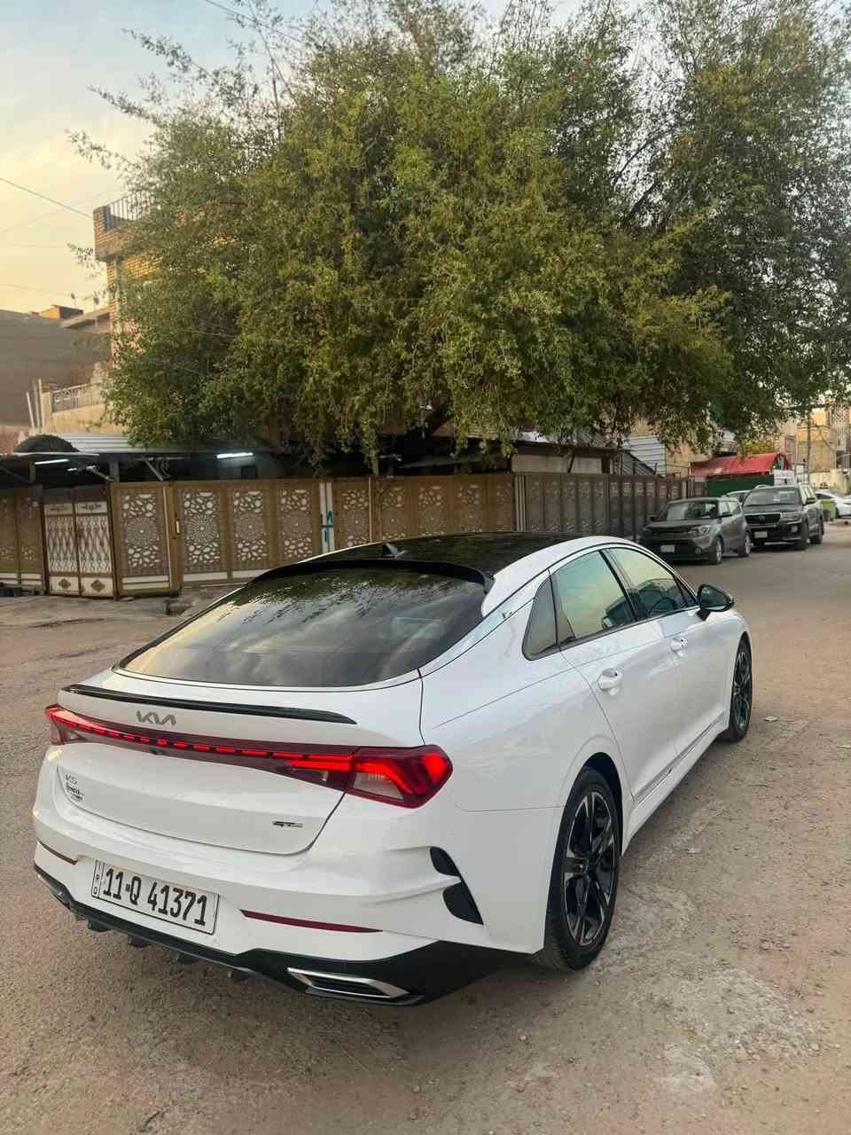 السلام عليكم
كي فايف 2023 gt line 
محرك 1600T
ماشيه 45 كم 
حادث موضح في صور 
رقم بغداد الجديد
رادار امامي 
كامره خلفيه 
وضعيات قياده 4 
وبعد مواصفات معروفه 
 182$ وبيها مجال 
مكان سياره شارع فلسطين. 
***********
