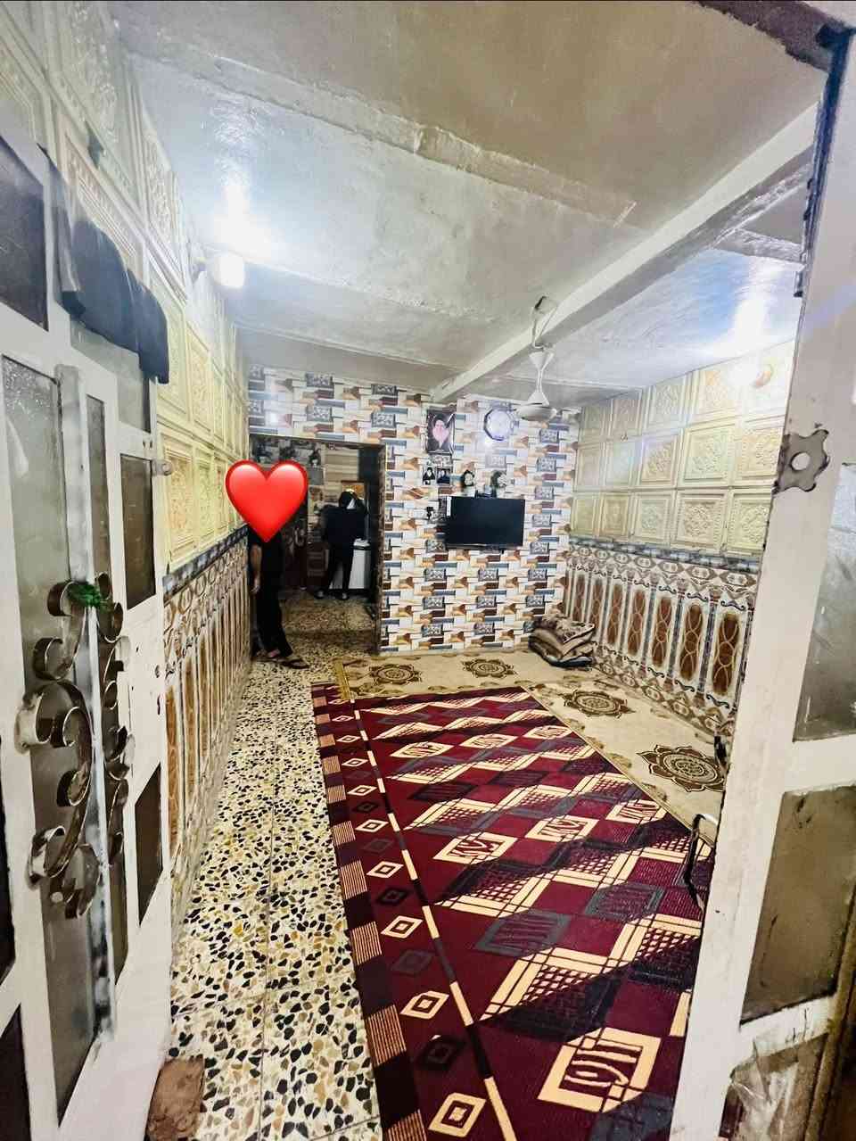 سلام عليكم 
 نص قطعة لبيع  بغداد مدينه الصدر قطاع ٧٥ ثاني بيت على الساحة قريب على شارع ٦٠مساحة ٧٢ متر شرك البيت عكاده كاعد بيهة مئجر تريد تبقيهة مئجره تريد فتره من زمن تغليهة من اليجار للاستفسار ***********
