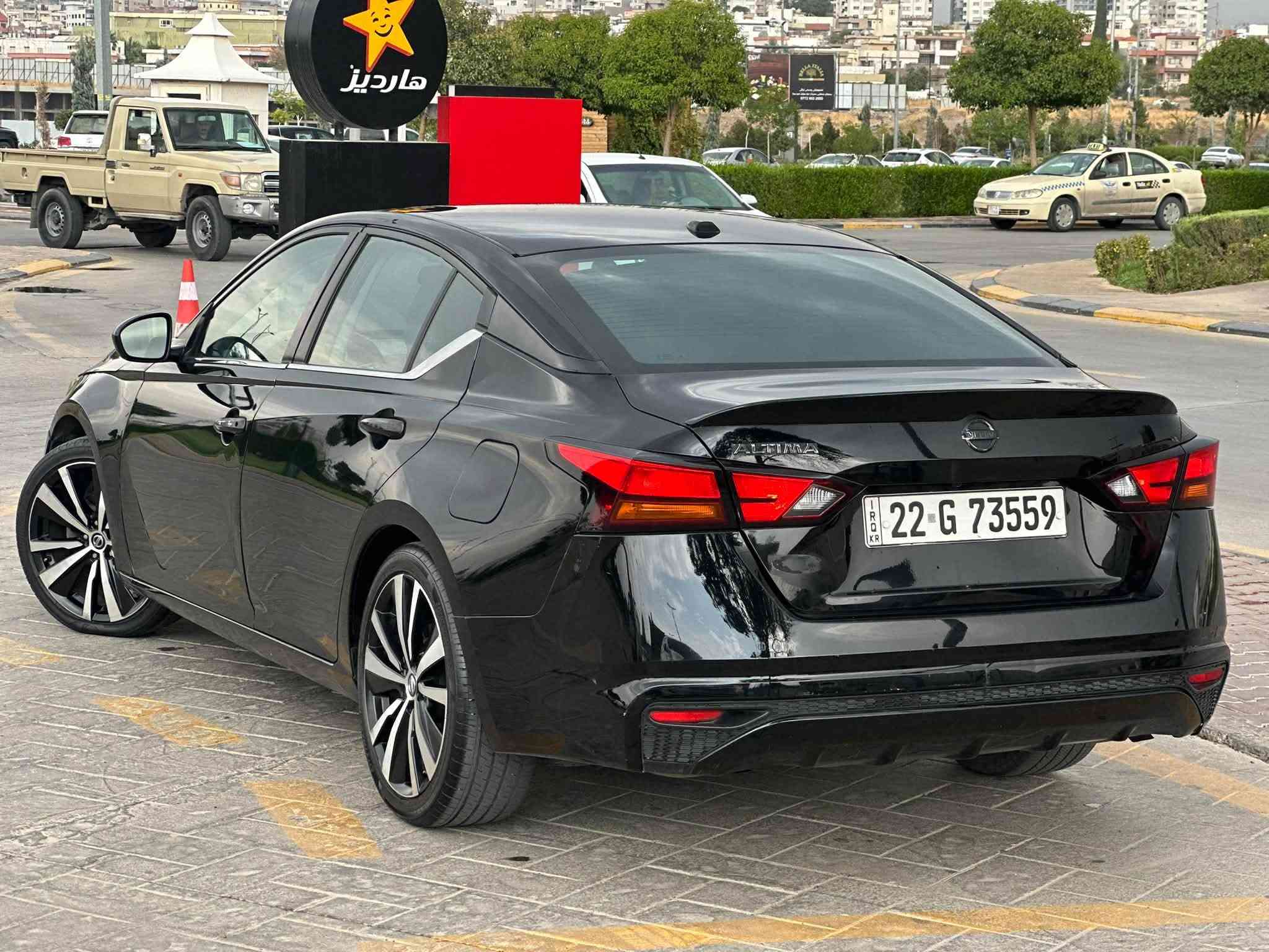 للبيع التيما اسود
السعر  109 وبي مجال
*********** 
موديل 2020 
موصفات S 
تحكم ستيرن 
تثبيت سرعه 
تبريد ثلج 
بصمة ابواب 
بصمة تشغيل 
صندوق بصمه 
تشغيل عن بعد 
حجر بلادي 
رادار بلادي 
ماشيه 100 ميل 
السياره بيهه خمس قطع ناشر السونر
بدون دواخل شرط 
رقم سنويه هزه براد جديد 2031
مكان السياره ديالى خانقين
