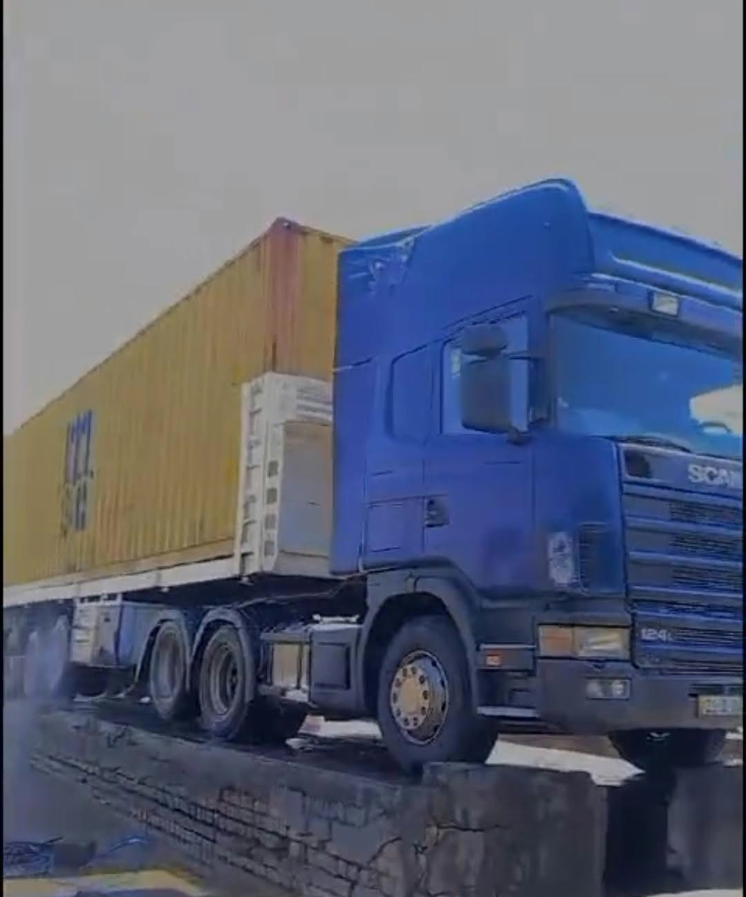 السلام وعليكم سكنيه لبيع سحال  2005  عربانه اربع محاور سنويه جديد مكفوله كفاله عامه اتصال عله هذه رقم ***********

نص مكتوب في الصور:
- TikTok
- @ qusayrs120__0