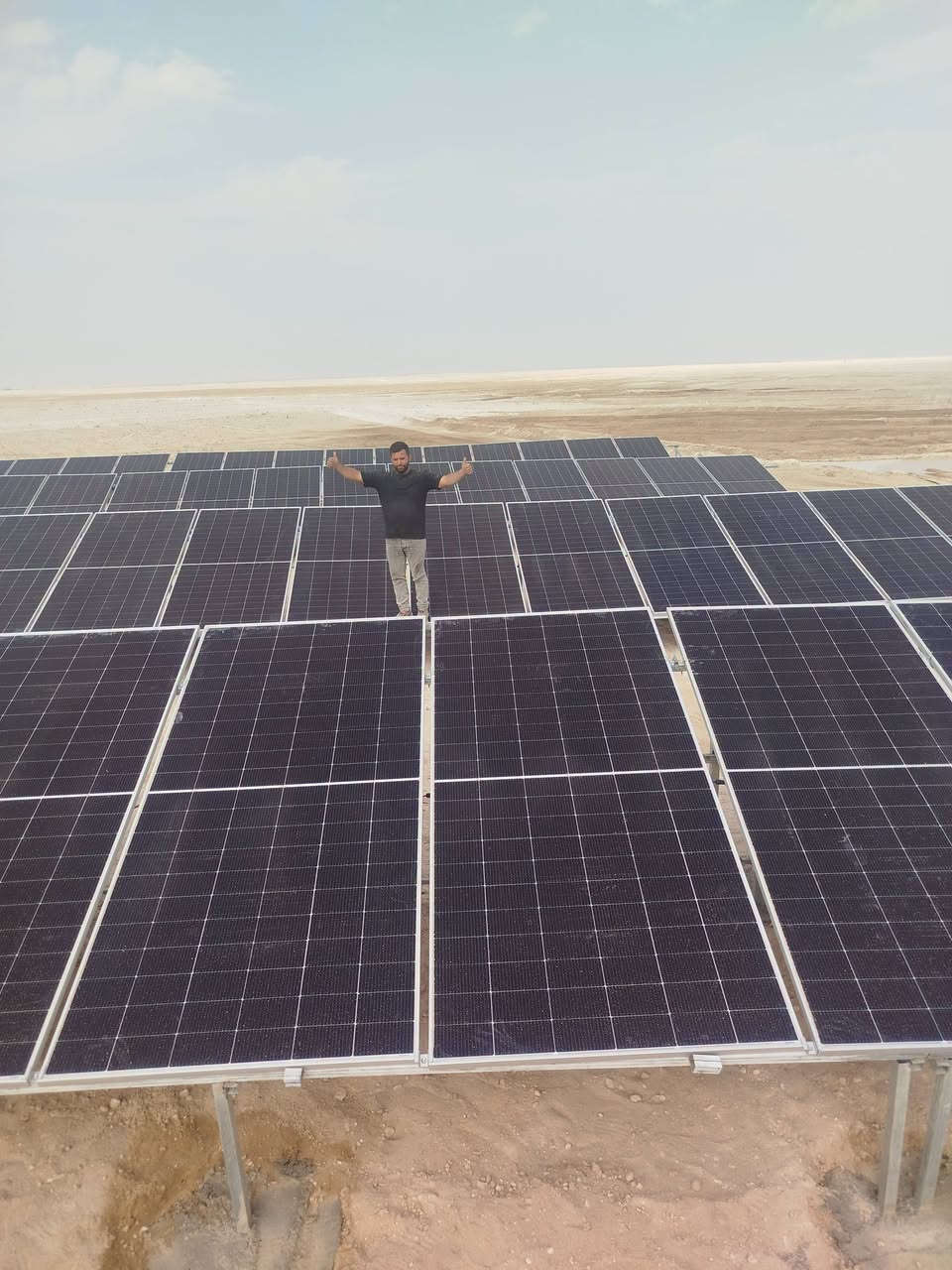☀️ تم بحمد الله إنجاز مشروع طاقة شمسية زراعي ☀️
📍 السماوة – منطقة أبو غار
⚡ مكونات المشروع:
🔹 60 لوح شمسي LONGi 615 واط
🔹 إنفيرتر بقدرة 37kW
🔹 قواعد حديد مغلفن ومصممة لتحمل الظروف الجوية
🔹 بورد حماية متكامل
🔹 فيوزات حماية للمنظومة
🔹 أوزليتر الألواح لضمان الحماية والتنظيم
🔹 أسلاك وكابلات مخصصة لأنظمة الطاقة الشمسية
🛠️ تنفيذ متكامل – تجهيز وتركيب وفق أسس فنية – اهتمام بالتفاصيل من أول خطوة إلى التشغيل.
☀️ مكتب ذوالفقار للطاقة الشمسية
جودة بالتجهيز… دقة بالتنفيذ… وثقة بالعمل
📍 ذي قار / قضاء الرفاعي / شارع سايلو / مقابل مستشفى علي الزهيري
📞 ***********
📞 ***********
