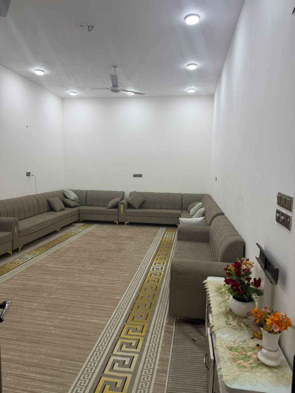 خنيطله حي المهندسين • ٢٠٠م • ركن على شارعين