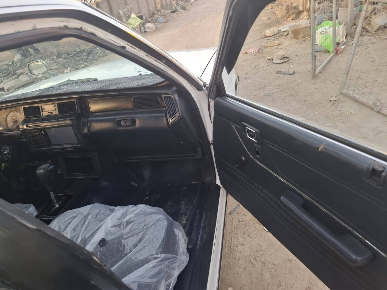 سلام عليكم ارنب ستيشن للبيع
موديل 1993 رقم بغداد دولي بسمي تحويل مباشر
مكفوله من الكص والنقل والعيب الشرعي والضربه مصبوغه جماليه فقط
ايسر بلاد مكينه وكير مال حاويه توني شادهن فيفيتي فيش وحده
حداديه جديده تخم تاير كرهبايات شغاله مابيها نقص 
دواخل شركه مكاني ناصريه مركز البيع او مراوس بصالون
السعر 55وبيها مجال ***********
