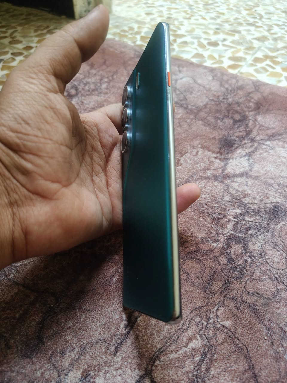 تكنو 40 برو فايف جي جهاز فول سلاسل ذاكره256رام12×12
السعر300 وبي مجال بدون غراض***********
