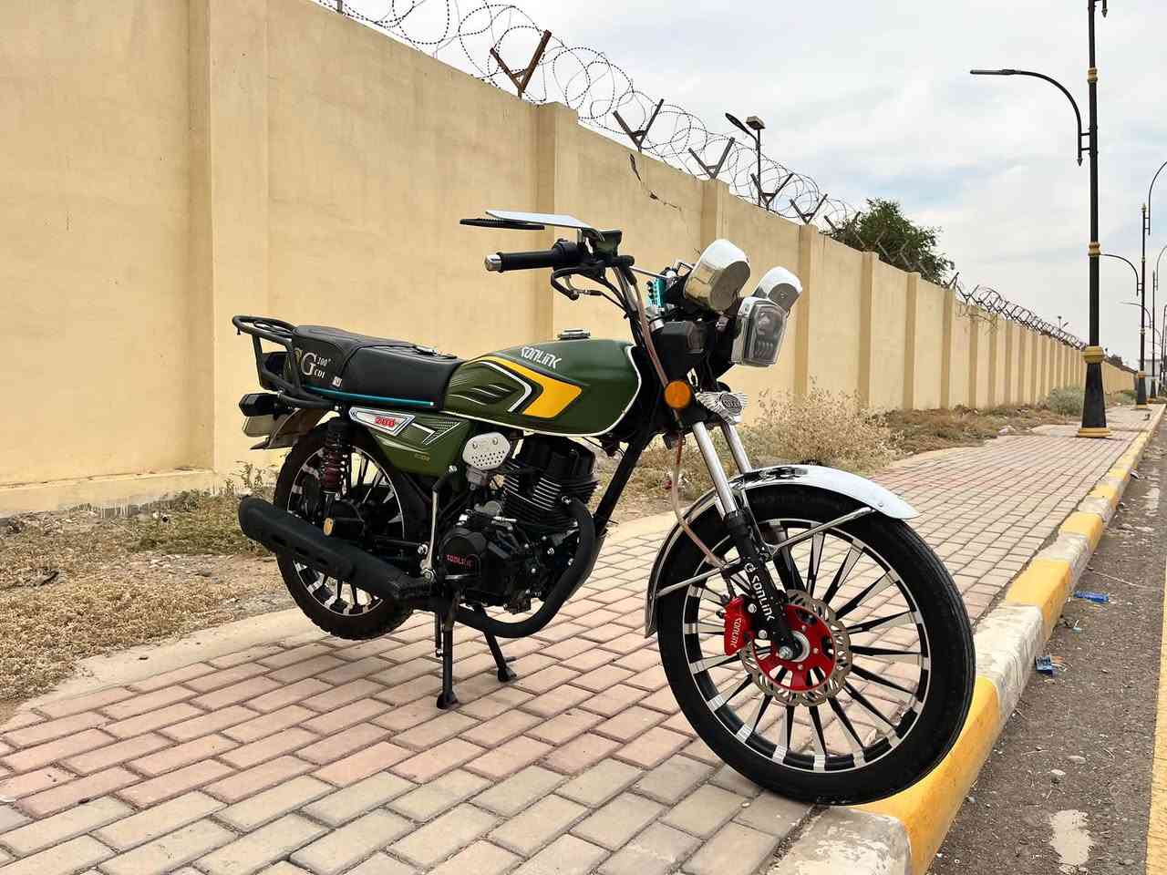 السلام عليكم
للبيع دراجه سونلينك 2025 ضاغطه وزنجيل 
دراجه حيل نضيفه ما نقصها ربع كامله مكمله 
كلها شرط كفاله عامه والباقي كدام العين 
الدراجه وياها منفيس وتشغيل عن بعد 
مكان الدراجه بيجي سعرها 950 وبيها مجال 
رقمي :***********  
❗️❗️ملاحظه فقط السماعات مو وياها ❗️❗️
