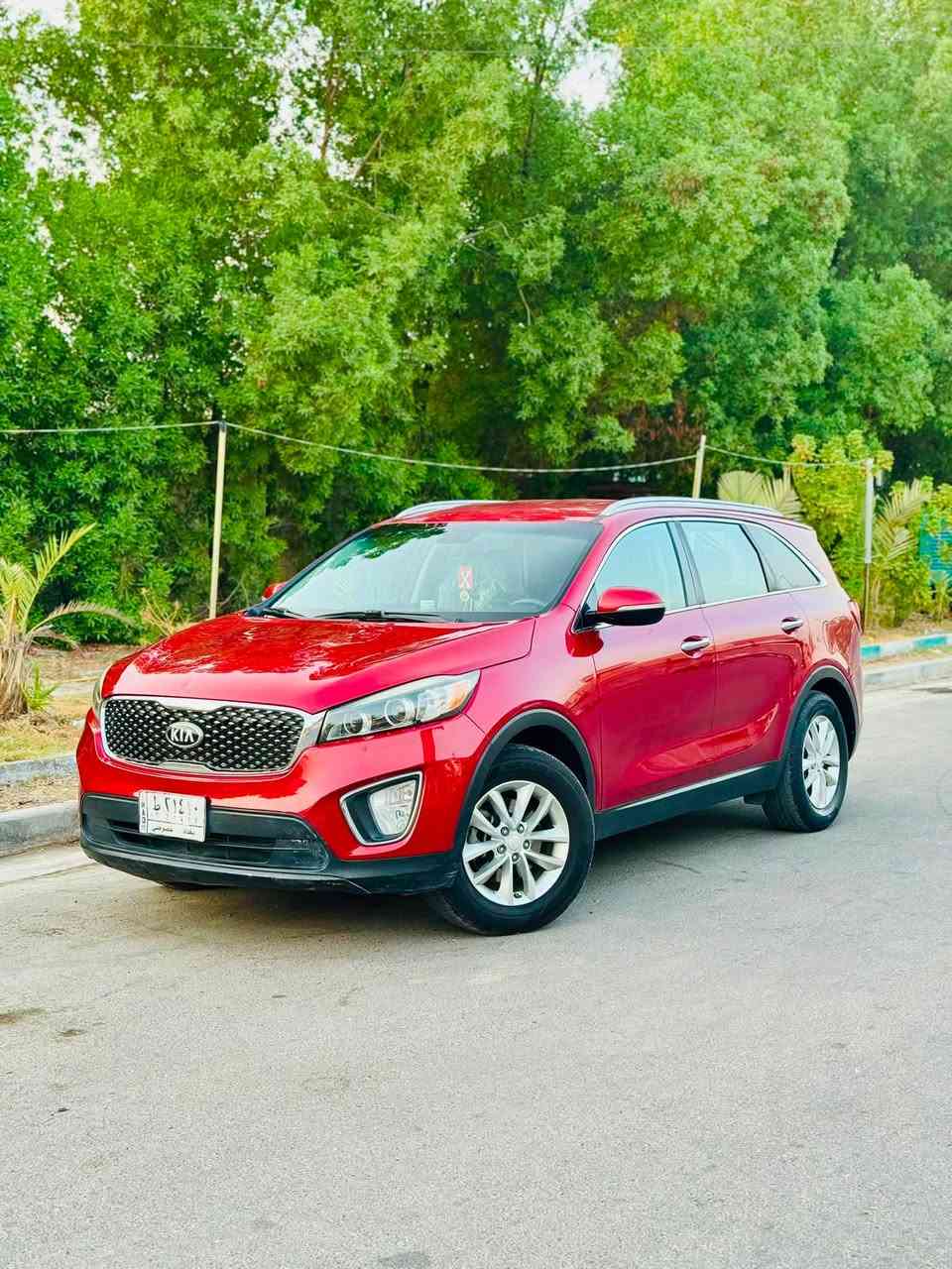 السلام عليكم .
للبيع — Kia Sorento 2016

🔹 الموديل: 2016 / وارد امريكي 

🔹 المحرك:  4v / 2.4 gdi، ماشية 80 الف فقط
المكينه نظيفه وبحاله ممتازه، لاتنقص ولا تبخر ولا بيها خمده

🔹 السعة: 5 راكب — مناسبة جداً للعائلة والاستخدام الشخصي

🔹 المكيف: قطعتين ثلج ❄️ (أمامي + وسط ) تبريد جاهز وفول

🔹 الغرفة الداخلية: تحكم ستيرن جهتين، 3 مودات قيادة، الغرفه نظيفه جداً ومحافظ عليها، استخدام شخصي فقط

🔹 الهيكل: السيارة حادثها بسيط جداً، التاير طاك وصاير طعجات بالبنيد وبارد بالكنر ع كد تلث اصابع، لا اكثر امانة الله السيارة ما بيها اي نقص او ملاحظات، السيارة بشكل عام نظيفة ومرتبه ونصبتها حلوة، مال جناي 

🛠️ الحالة العامة:
السيارة بحالة ممتازة، “تدگ سلف وتمشي” بدون ما تصرف عليها اي شي
صدر امامي خلفي بحالة ممتازة 

سونارها موجود 
وصور الحادث موجودة ان شاء الله

📍 الموقع: بغداد
💰 السعر: (١٥٨) — بيها مجال بسيط حگ الجيه فقط
📞 للتواصل والاستفسار: (***********)
