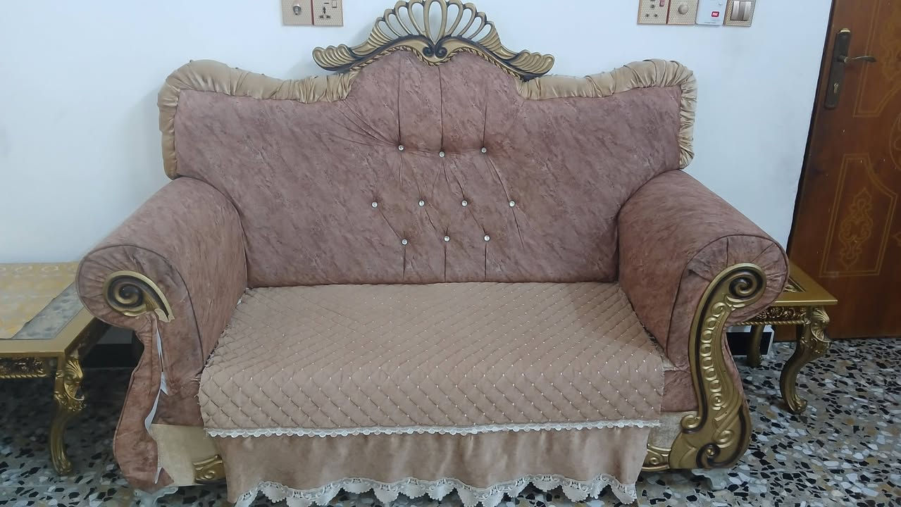 تخم للبيع مستعمل نظيف عشر مقاعد العنوان بغداد جسر ديالى القديم سعر 250 رقم ***********
