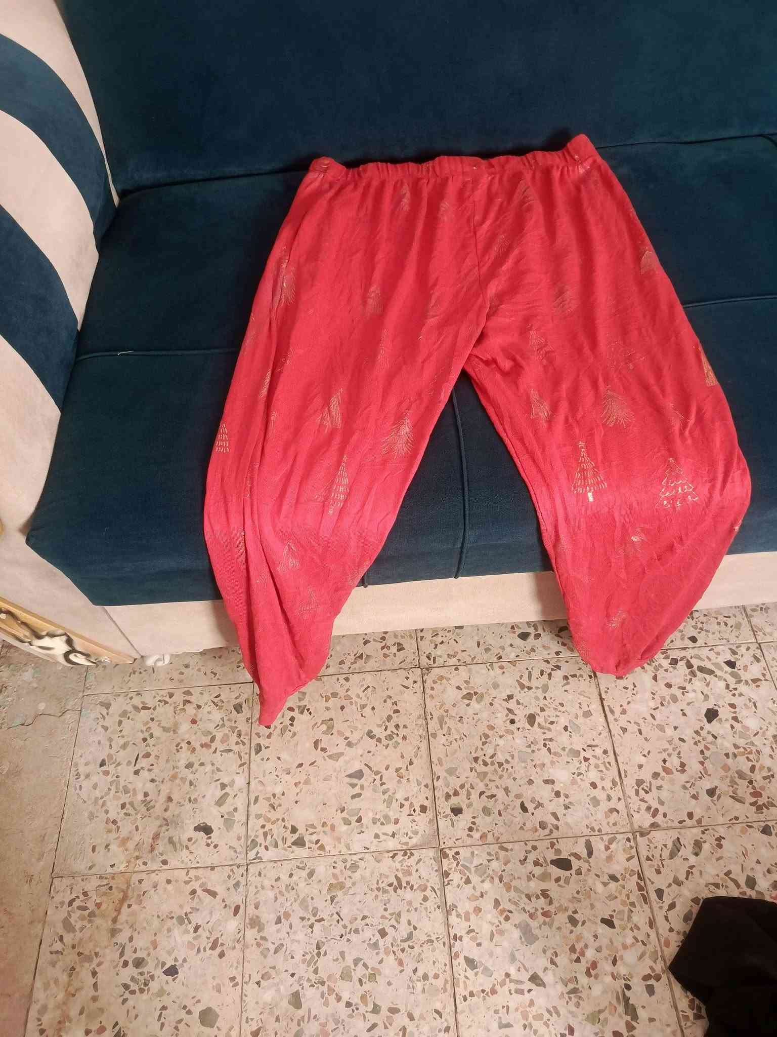 شليف ملابس للبيع  تراك اطفال درزن مشكل قميص 5قطع كيمونه اطفال 8قطع  روب نسائي 40قطعه  تراك ترهيم 4  بجاين نسائي 7 تشيرت 5قطع  هذا نموذج منهن شليف  يحتوي اكثر من 100قطعه بي جديد وبي مسخدم سعر 50 اتواصل ***********
