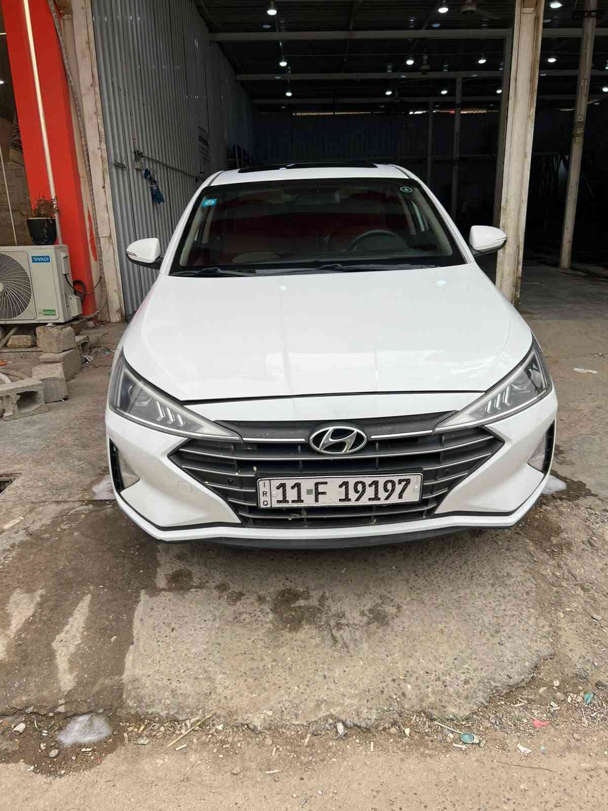 السلام عليكم 
النتره 2019 خليجي فول مواصفات بصمه فتحه واحد على واحد رقم بغداد تحويل مباشر السيارة بيها صبغ جاملغ وباب وبيها طرف لبنيد هم صبغ والباقي كفاله حتى من البارد جاهزة من كلشي 
السعر 133 وبيه مجال بسيط الشراي يتصل وبلخدمه *********** مكان السيارة ناصريه مركز
