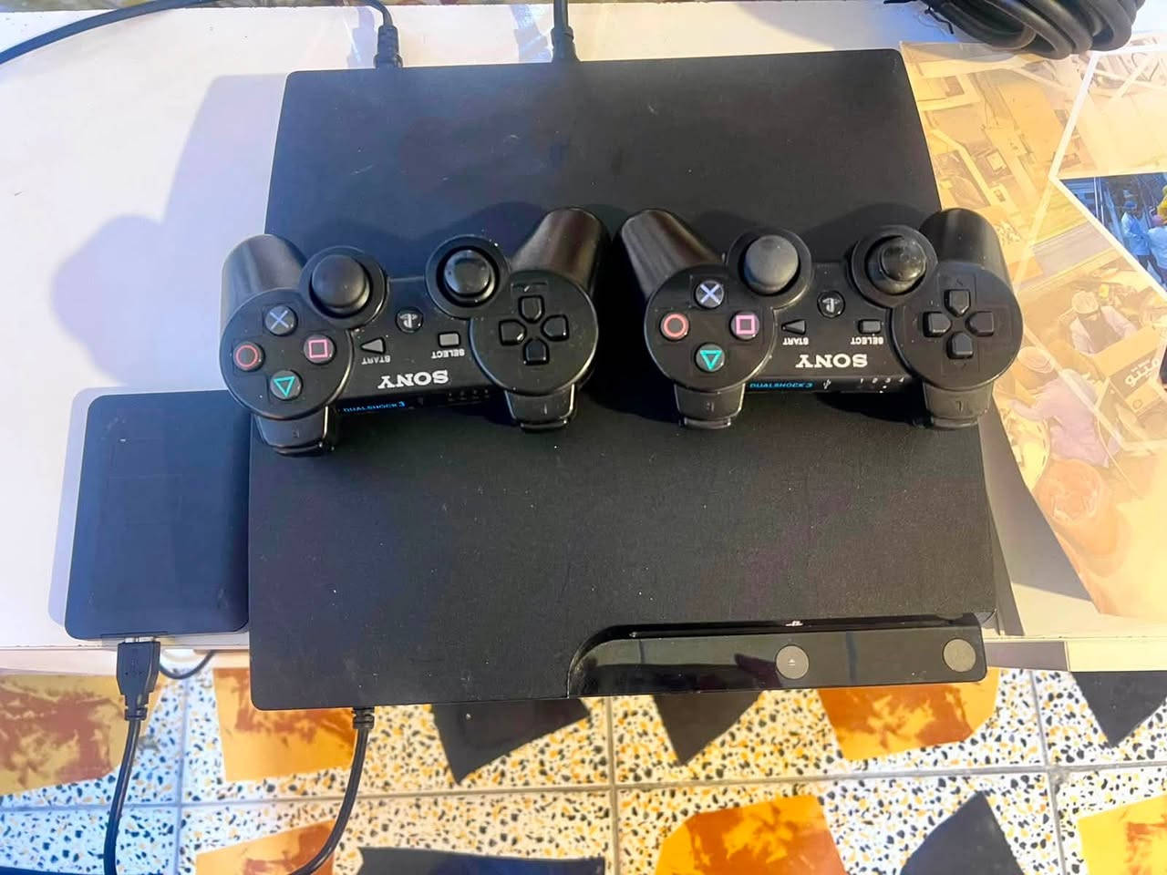 Ps3 مهكر
جهاز نظف كلش مرتبة على اخر حباية لوك ستيكر
ملحقات :-
2 جوستك ( يدات اثنين )
هارد 500 GB
كيبل HD اصلي
كيبل شحن اصلي 
+ تكدر تربط بي نت WiFi

السعر 150 الف ( مئة وخمسون الف دينار لا غير )
*********** واتساب + اتصال
