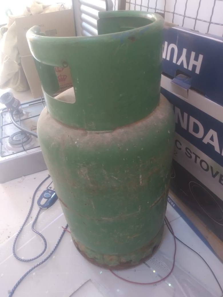 قنينه غاز نظيفه وبيها اقل النص غاز السعر ٧٥ وبيها مجال للشراي العنوان البصره الجزيره شارع الصقر قرب حسينيه فاطمه الزهراء تواصل واتساب ***********
