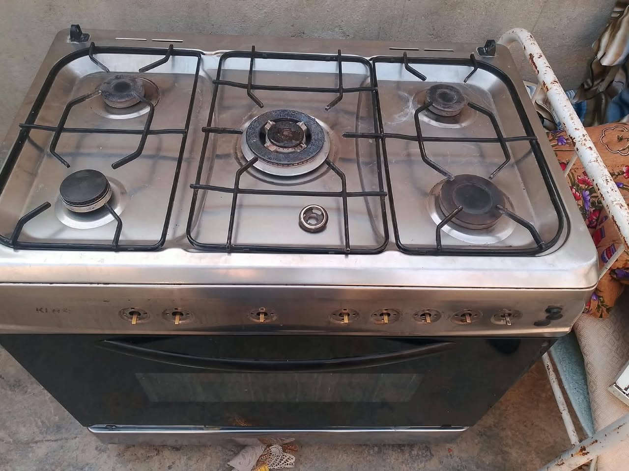 الطباخ  والغسالة للبيع سعر مناسب شغلات الاتصال على الرقم ***********

