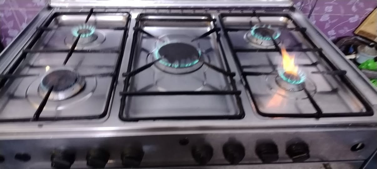طباخ • نظيف • بي مجال