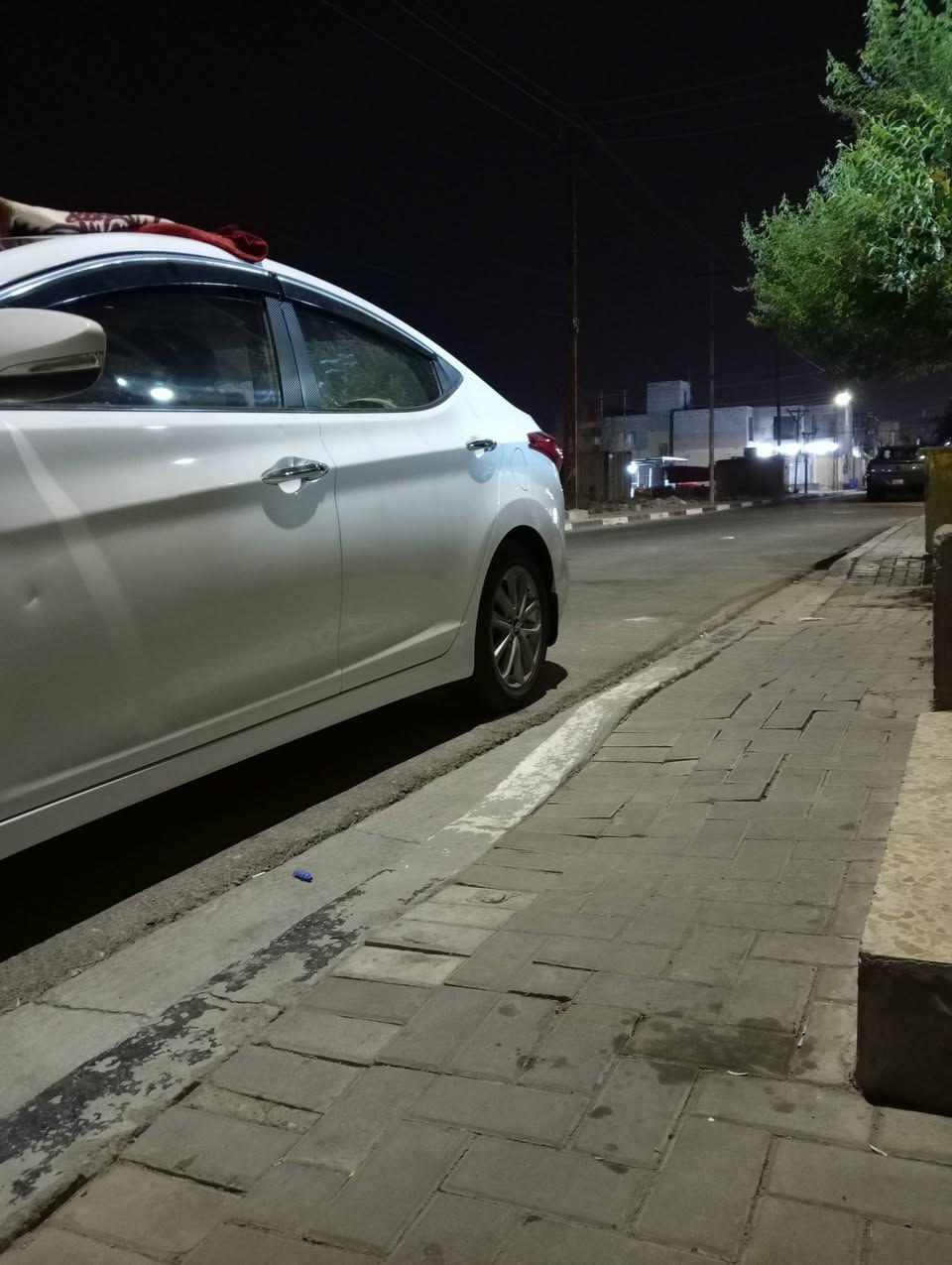 سلام عليكم سياره انتره موديل 16 سياره جاهزه من جميع نواحي سعر خاص عنواني بصره دور شرطه  ***********
