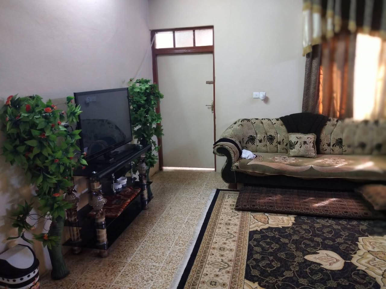 سلام عليكم... 
بيت للبيع الرشيديه قطاع الرابع قرب جامع أمه محمد المساحه ٢٠٠متر غرفتين نوم استقبال مشتملات كراج سيارة.. السعر 115.
للاستفسار ***********/
***********
