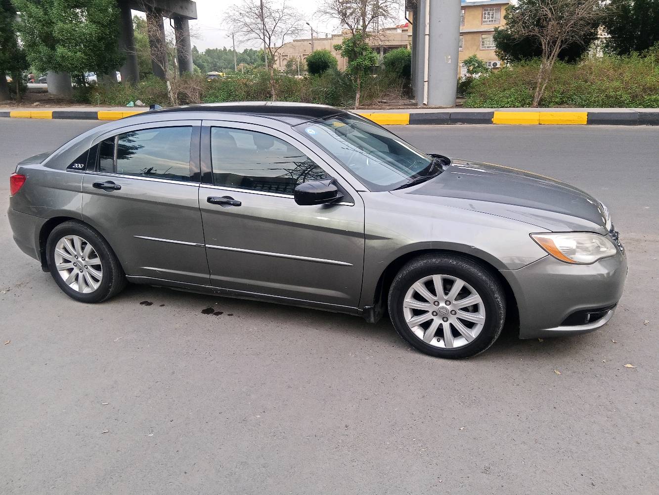 للبيع كرايسلر c200 
2013 وارد امريكي 
حادثها دعاميه اماميه فقط
مكينه 2400 رقم بغداد الجديد 
السياره مكفوله من كلشي كير مكينه 
صدر امامي خلفي تدفئه تبريد كله جديد 
كهربائيات كلها شغاله وباقي المواصفات معروفه 
السياره بيها بنيد وقبط جنطه كلير اثر جراد 
وموجوده صورها قبل لا تنرش كلير
السعر 76 وبيها مجال بسيط 
مكان السيارة بغداد الكرخ 
***********