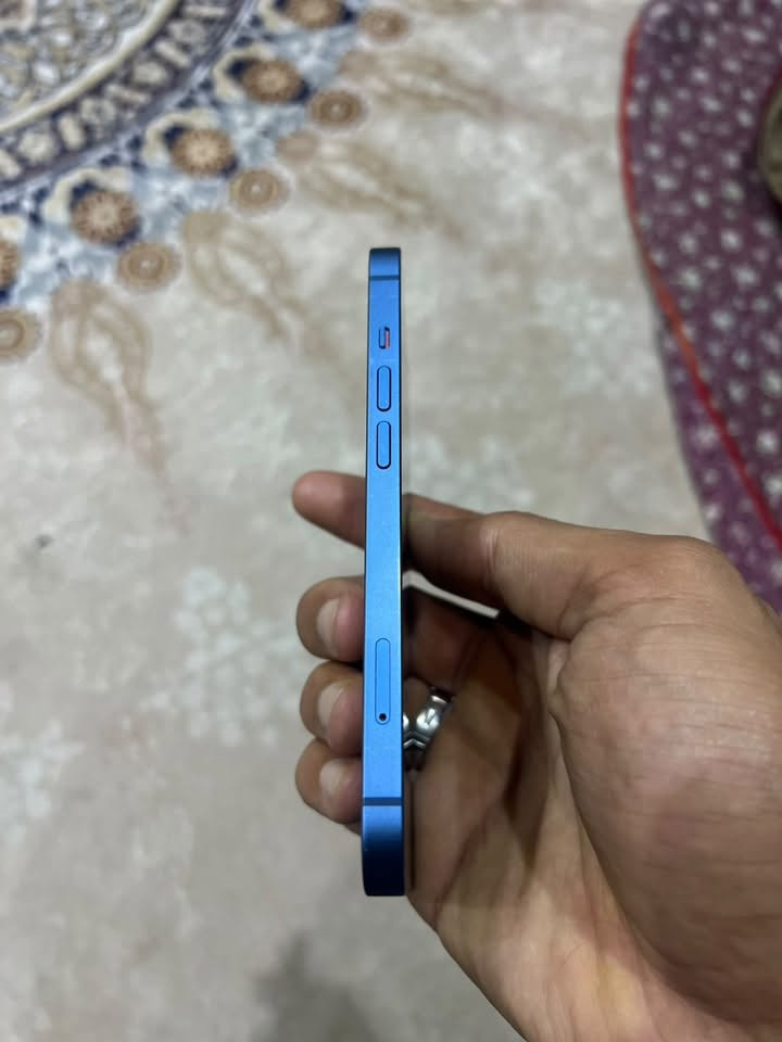 سلام عليكم 
ايفون 13 عادي كامرتين 
ذاكره 128 بطاريه 87 🔋
الجهاز بلاد وتر بروف 
السعر( 430 )
للتواصل واتساب ***********

نص مكتوب في الصور:
- ٢:٥٨
- حالة البطارية والشحن
- كما هو الحال مع البطاريات القابلة لإعادة الشحن، بطارية الهاتف قابلة للاستهلاك وتصبح أقل فاعلية مع الوقت. معرفة المزيد...
- الحد الأقصى للقدرة
- ٨٦٪
- هذا قياس لقدرة البطارية مقارنة بقدرتها عندما كانت جديدة. قد تتسبب القدرة المنخفضة بتقليل ساعات الاستخدام بين عملية الشحن والأخرى.
- أقصى قدرة للأداء
- ستساعد الأنظمة المضمنة في النظام والمكونات في تخفيف آثار الأداء التي قد تلاحظها أثناء التقدم الكيميائي في عمر بطارية iPhone.
- شحن البطارية المحسن
- للحد من استنزاف عمر البطارية، يتعلم الـ iPhone من عادات الشحن اليومية، بحيث ينتظر ولا يتجاوز ٨٠٪ حتى يحين موعد حاجتك إلى استخدامه.