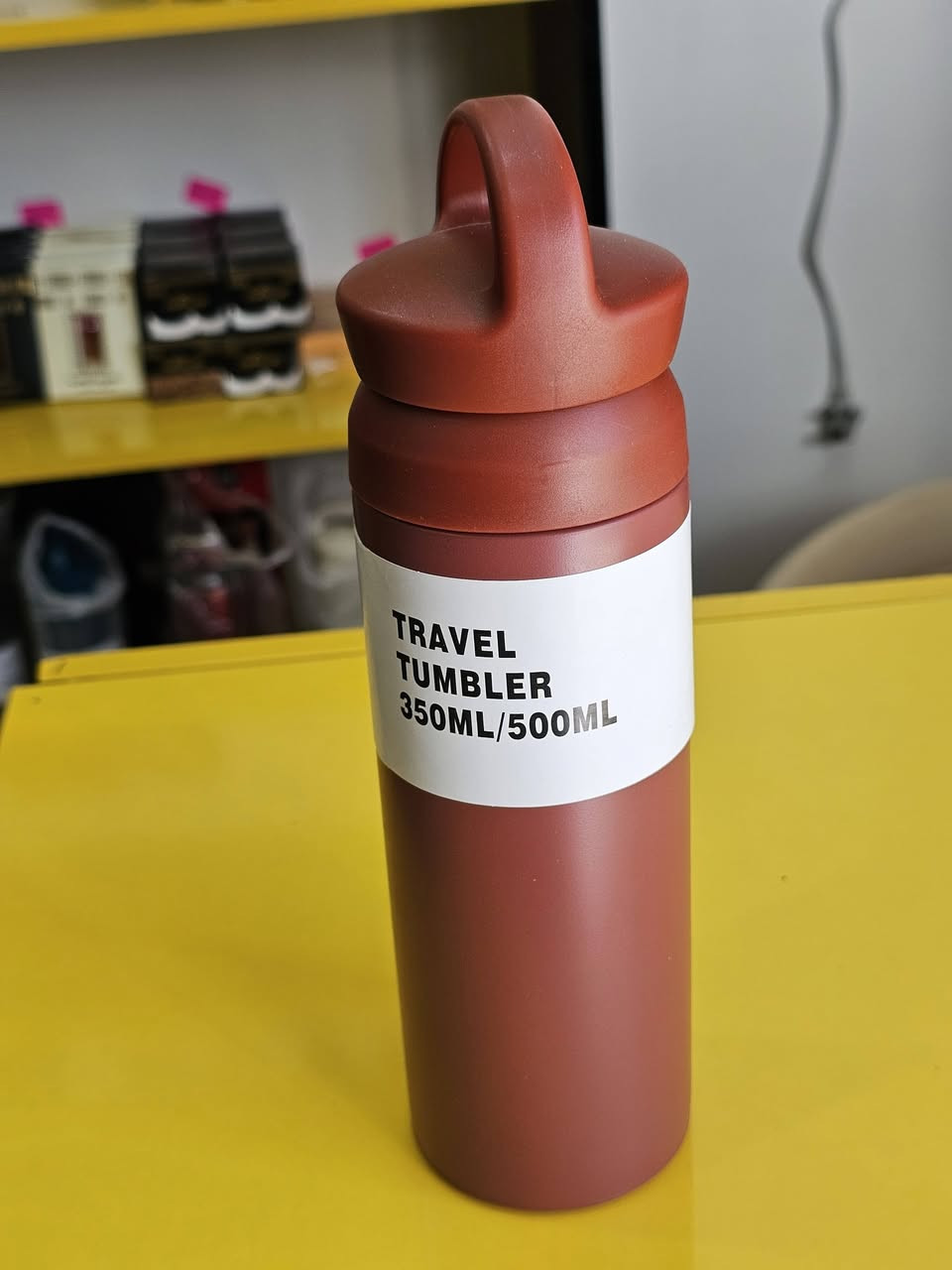 مشوارك طويل؟ مشروبك يضل على جوّك! 🧊🔥 سواء كنت في طريقك للدوام، بالنادي، أو طالع رحلة وادي.. مطارات السفر العازلة للحرارة هي رفيقك المثالي في كل مكان! ✨ لماذا تختارها؟ برودة مضاعفة وسخونة تدوم: تقنية عزل متطورة تحفظ حرارة مشروبك المفضل لساعات وساعات. متانة وجودة عالية: هيكل قوي من الفولاذ المقاوم للصدمات ومصمم ليدوم معك. أمان وبدون تسريب: غطاء محكم الإغلاق يضمن لك حماية كاملة داخل حقيبتك. ألوان وأحجام تناسبك: متوفرة بسعات (350 مل و 500 مل) وبتشكيلة ألوان مطفية وعصرية تناسب ستايلك. 🎒 خفيفة، عملية، وجاهزة لكل مغامرة!#الياقوت لتجهيزات وهدايا الحج والعمره 🕋🕌في محافظة الانبار-الحبانية-الخالدية-مجاور ستوديو الذكريات للطلب والاستفسار  ***********#الحج #العمرة #تجهيزات_الياقوت_للحج_والعمره
