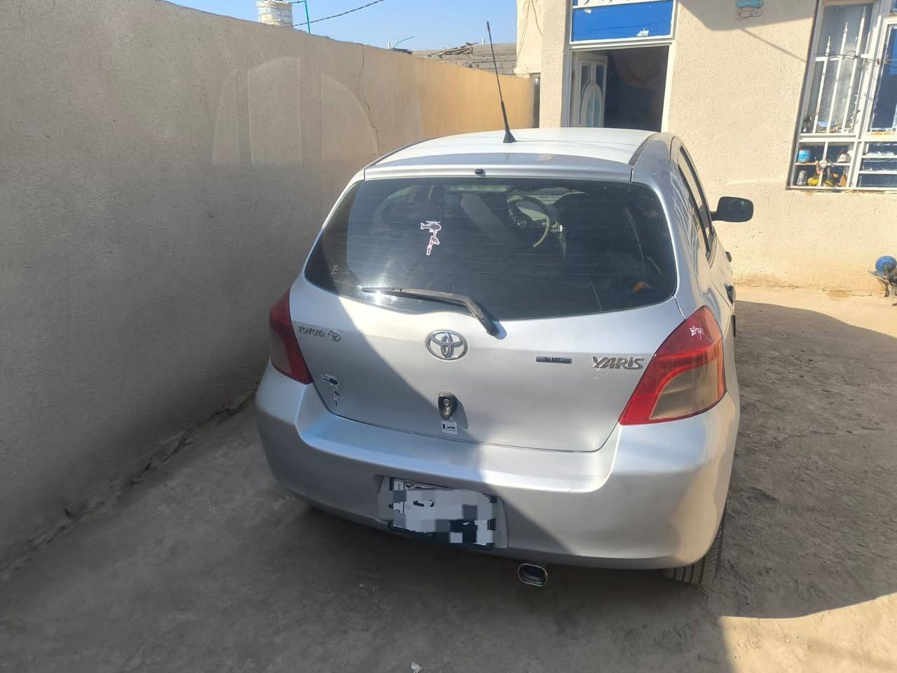 تيوتا يارس آج باگ موديل2007 محرك 1600 كير عادي مصبوغه حزام فقط للجمالية  بيها شاشه وكامرا جديده السياره بأسمي رقمها واسط انگليزي   مكاني كوت حي الحكيم ..  للتواصل ع الرقم ***********

