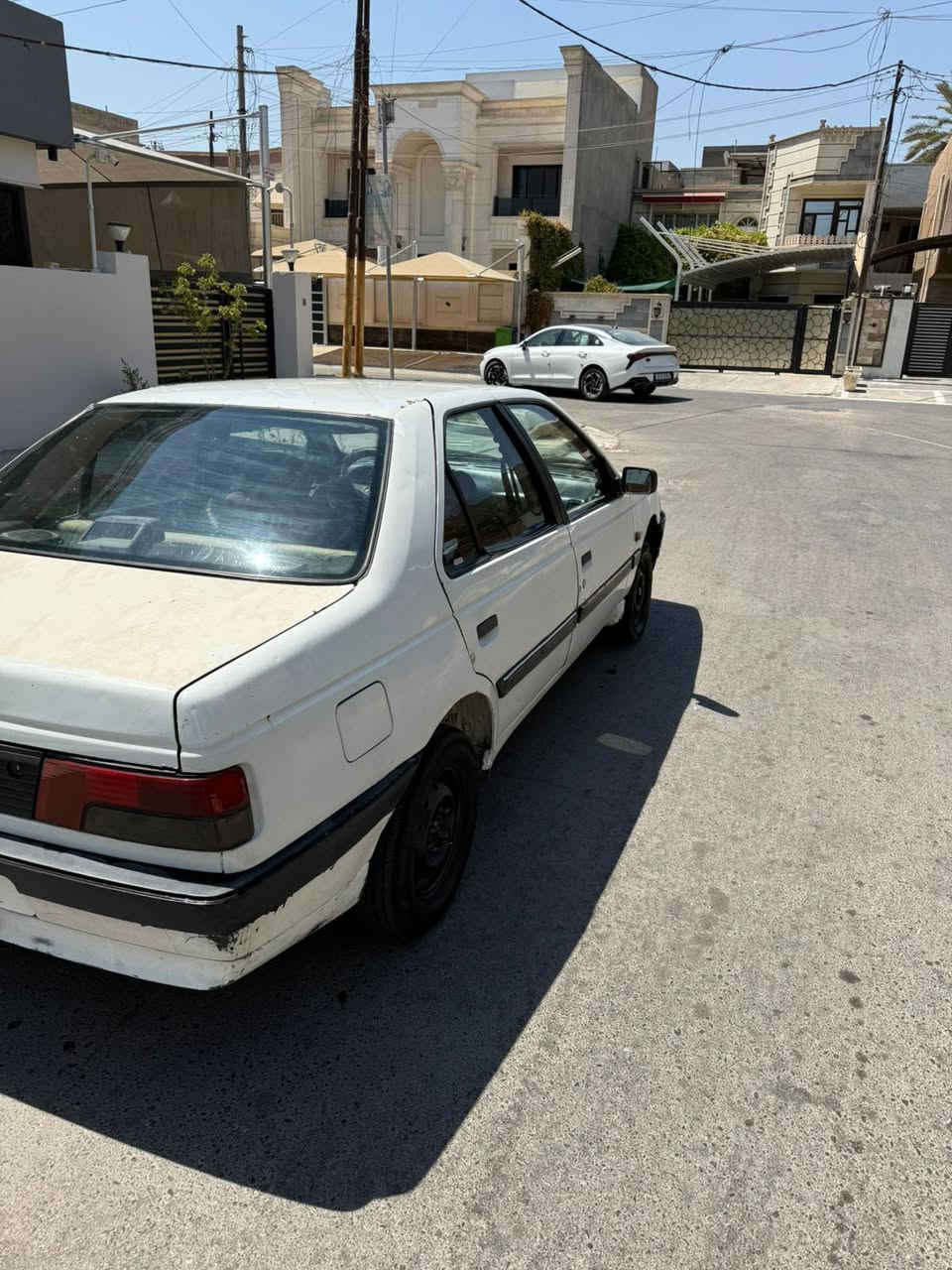 ‎السلام عليكم بيجو روئ ٢٠٠٩ مكينه كير مكينه غرفه جاهز حداديه بحاله جيده واحد من شواصي بي تصليح كهربائيات شغاله‎
