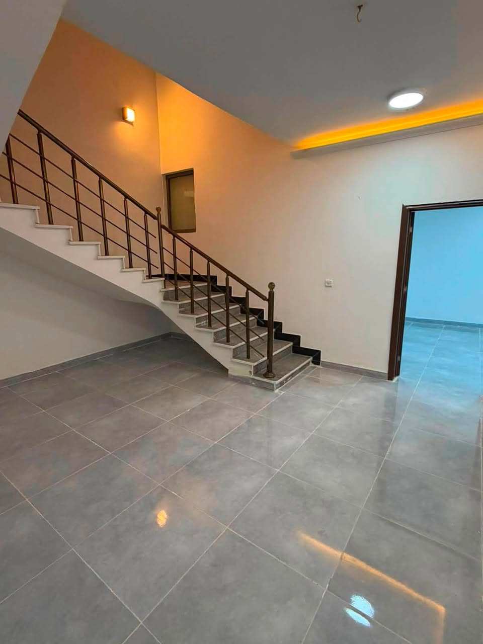 🏡 دار للبيع – مجمع الأميرات الأول 

📐 المساحة: 300م
🔲 الموقع: على الحديقه
🏠 جاهز للسكن بناء جدا ممتاز

الدار سند حر يباع بسعر جدا مناسب 

                                     📞 للتواصل (اتصال أو واتس اب):
***********
———————————
