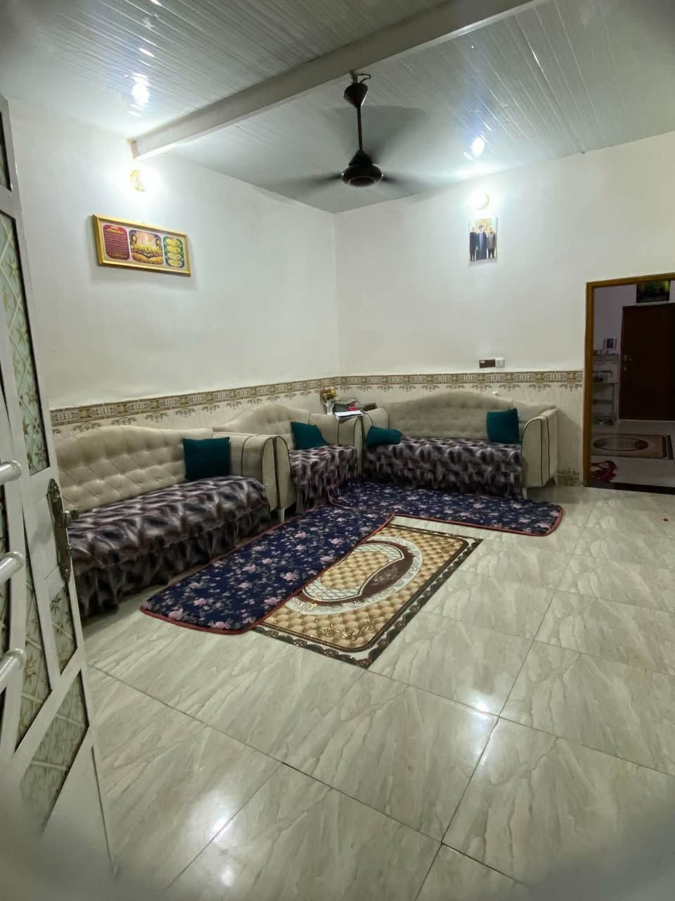 السلام عليكم يوجد لدينا مشتمل بحي حسناوي مساحة 140متر سقف سندويج بناء كلش نضيف ومرتب وبسعر مناسب جداً من يرغب بلشراء الاتصال بي على الرقم التالي علما اني دلال ***********.   او ***********.   علما المشتمل طابو صرف حر
