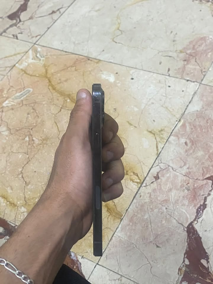 سلام عليكم ايفون ١٢ برو ماكس ذاكره ٢٥٦بطاريه٦٩مبدل شاشه فقط وضهر مكسور وفيس ايدي وكف بقي الجهاز شغال نت انتصل كامره كلشي ما بي اي خلل  سعر ٣٣٠ وبي مجال مكاني بغداد هـ***********

