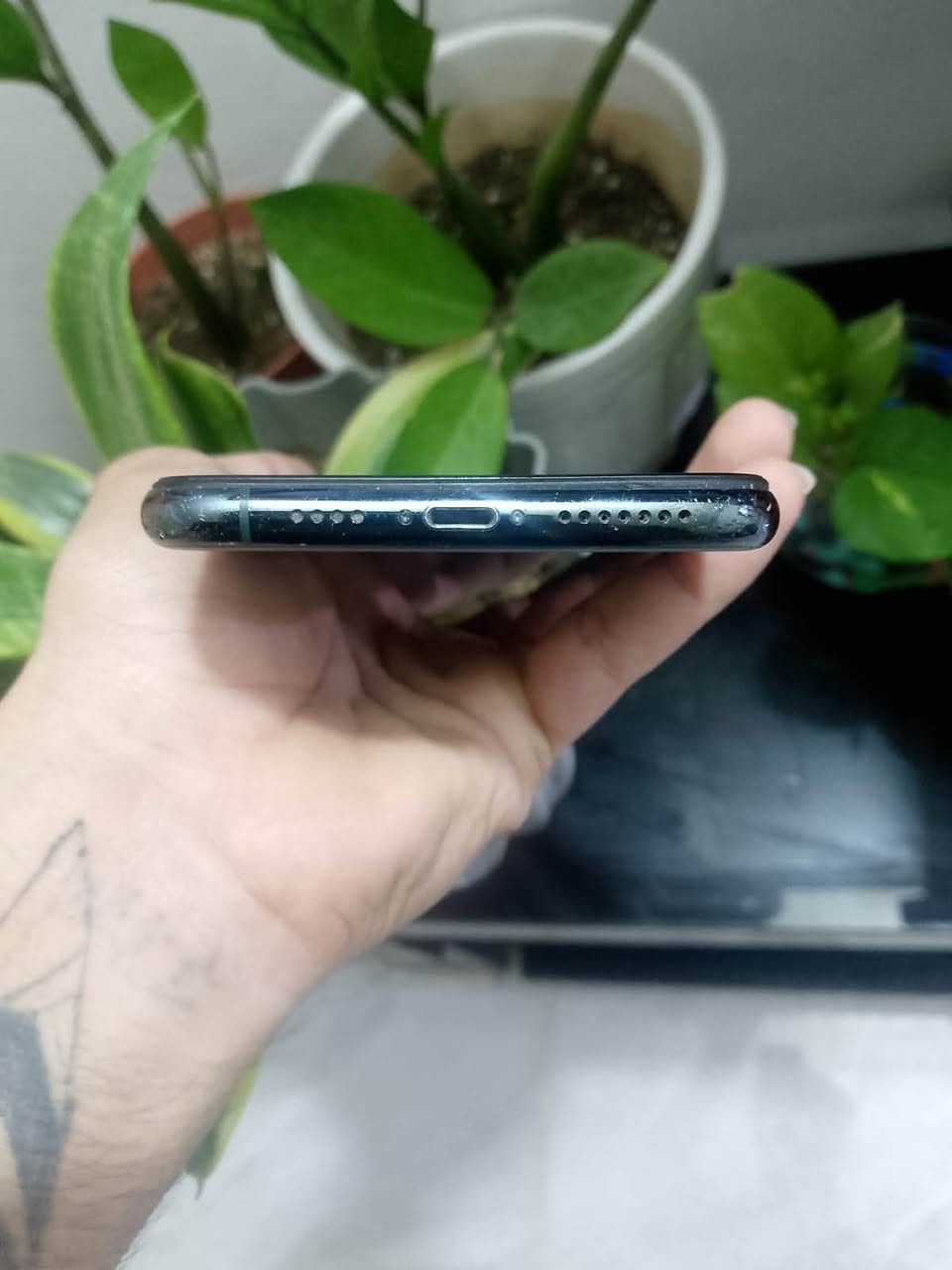 السلام عليكم
ايفون 11برو ماكس 

جهاز بطاريه🔋82 بلاديه

شاشه مبدل فيس ايدي متوقف وبي هاي طكعه سوده صغيره مبينه بصوره اذا تريد تبدل شاشه سعرها22الف تريد تبقيها هيج مماثر بل ستخدام ابد 

جهاز ذاكره256 

لون زيتوني جهاز حلو نضيف 

سعر210بي مجال  مكاني كركوك

***********
