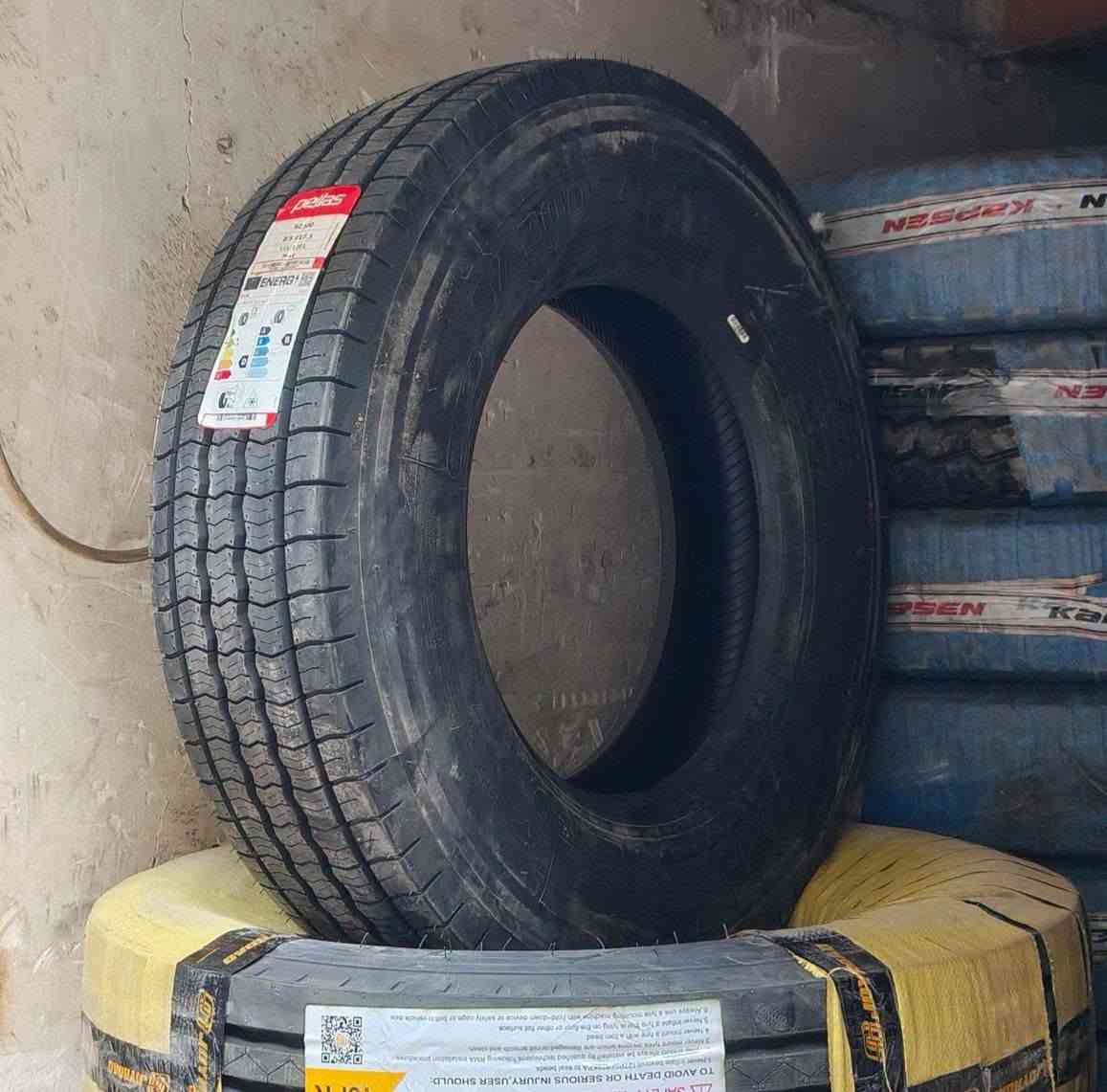كنتر

نص مكتوب في الصور:
- petlas DRIVING SYSTEMS OF TOMORROW صنع في تركيا MADE IN TÜRKİYE متوفر إطار : باتلس المقاس 8.5/17.5 النقشة SZ300 عدد الطبقات 12 قاط بلد المنتج تركيا سنة الإنتاج 2026 النوع باتلس MITSUBISHI FUSO ISUZU JAC HAWAI HYUNDAI MIGHTY تحمل عالي للأوزان الثقيلة ثبات ممتاز على الطريق استهلاك وقود أقل عمر افتراضي طويل *********** (واتساب) بغداد - الكرادة - طريق معسكر رشيد مجمع مشن للاطارات والبطاريات