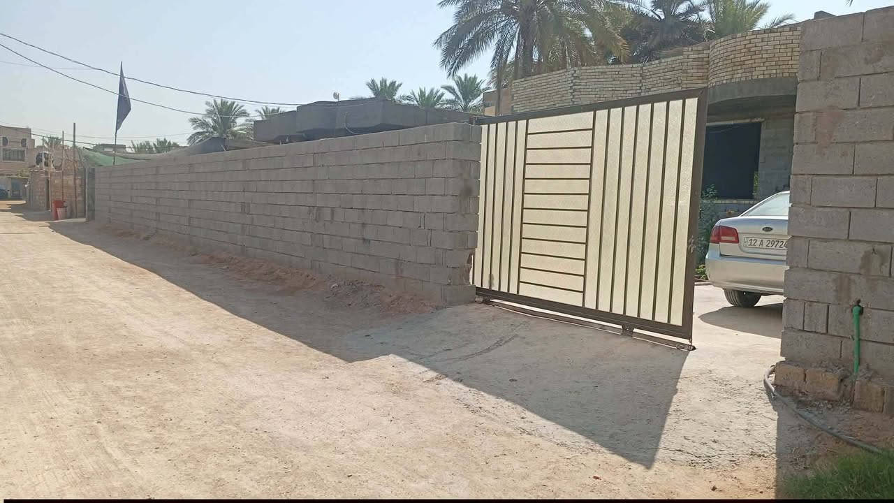 عدي نصف دونم طابو سند 25 للبيع
يحتوي على دور عدد 2 واحد كامل والثاني هيكل

موقعه شارع بغداد كربلاء عمود 140 قرب مدينة سيد الاوصياء للزائرين وقرب محطه قطار كربلاء 

يبعد عن الشارع العام 130متر وعن الامام 6 كيلو متر 

تتوفر كافه الخدمات من ماء وكهرباء ومدارس 

موقع ممتاز وهادئ لسكن او دار استراحه أو حسينيه 

مسيج ومرتب جدا يحتوي على حديقه مساحتها 250 

موقع ممتاز وهادئ لسكن وقريب عل شارع الزوار 

تنزل عن شارع بغداد 90 متر تبليط عرضه 15 متر 

وتنزل ترابي 40 متر عرضه 9 متر تحويل اسهم باسمك مباشر السعر وباقي التفاصيل عبر الاتصال اني صاحب الأرض مباشر ***********
